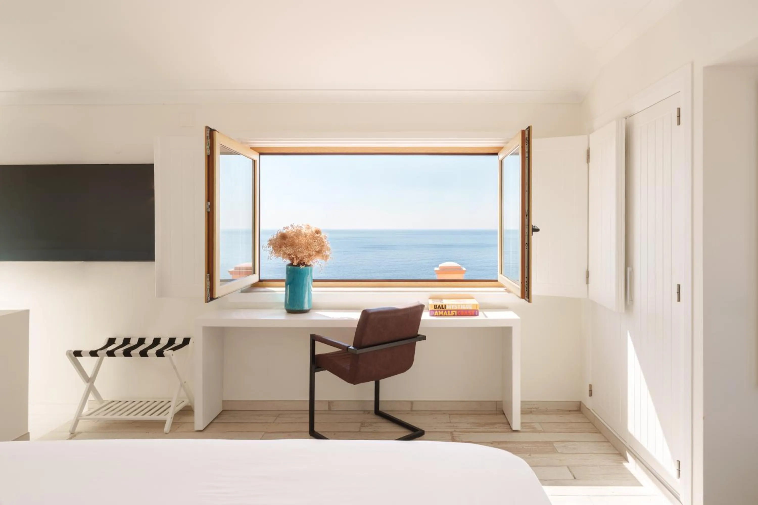 Bedroom, Bed in Casa Pôr do Sal - Boutique Guesthouse with Heated Pool & Sea Views