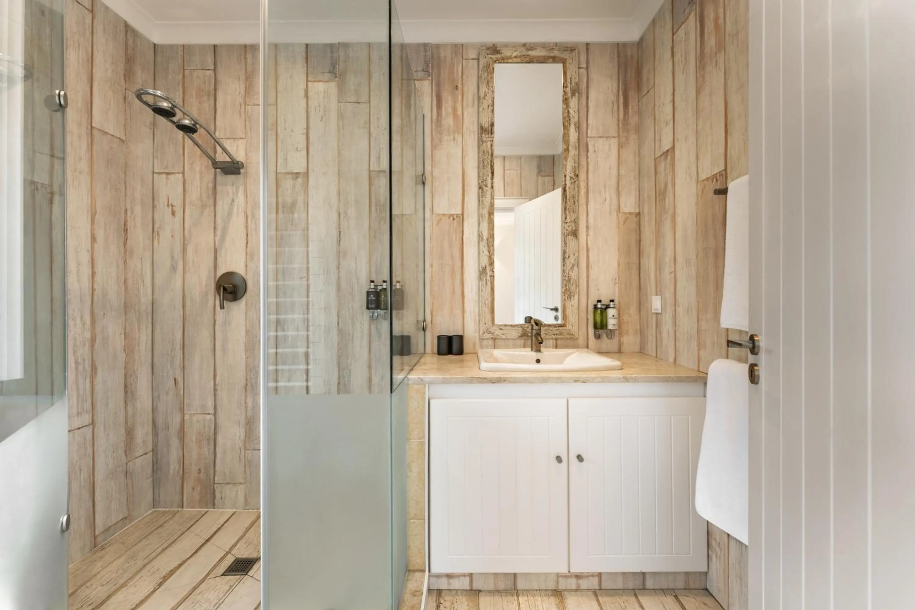 Toilet in Casa Pôr do Sal - Boutique Guesthouse with Heated Pool & Sea Views