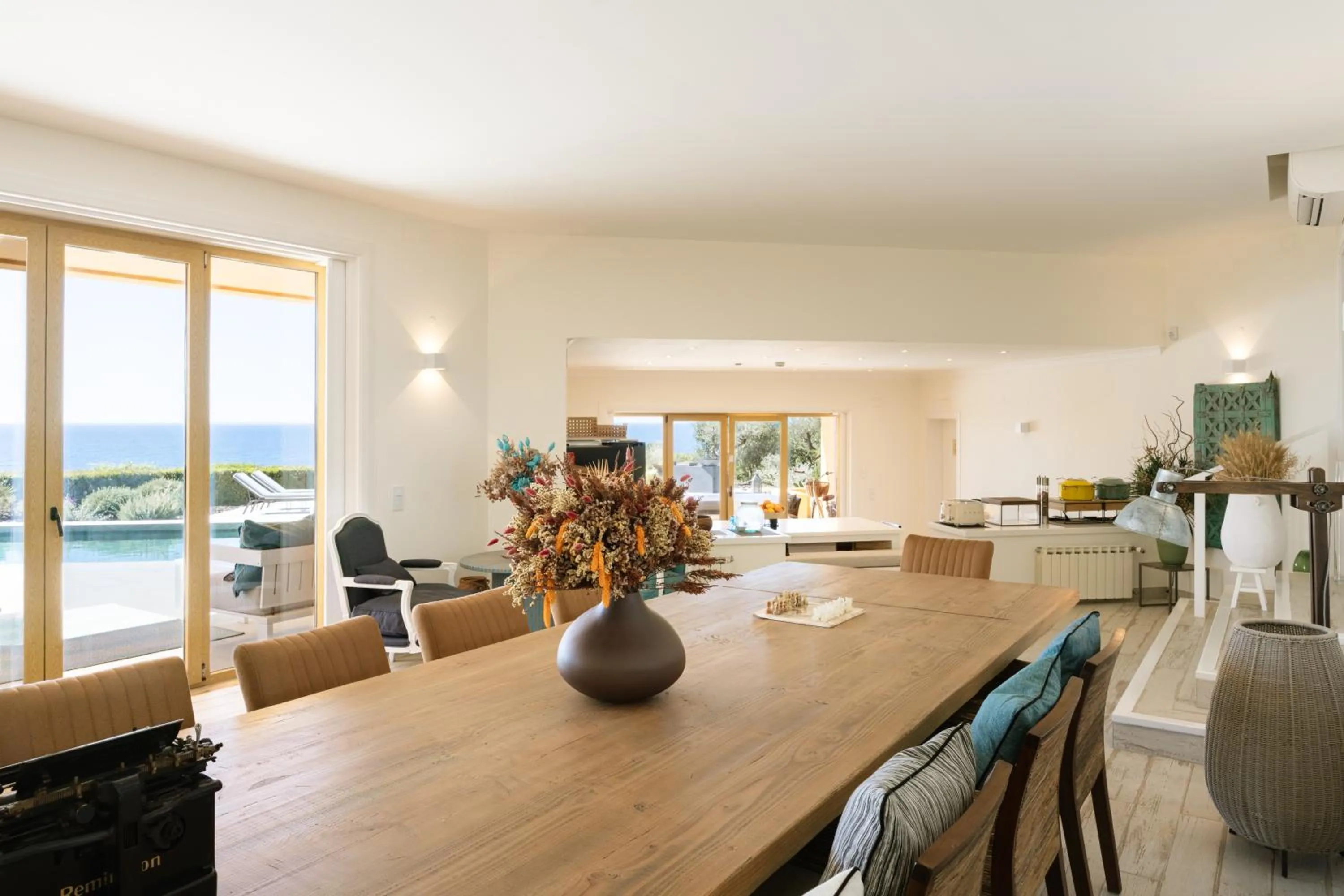 Dining area in Casa Pôr do Sal - Boutique Guesthouse with Heated Pool & Sea Views