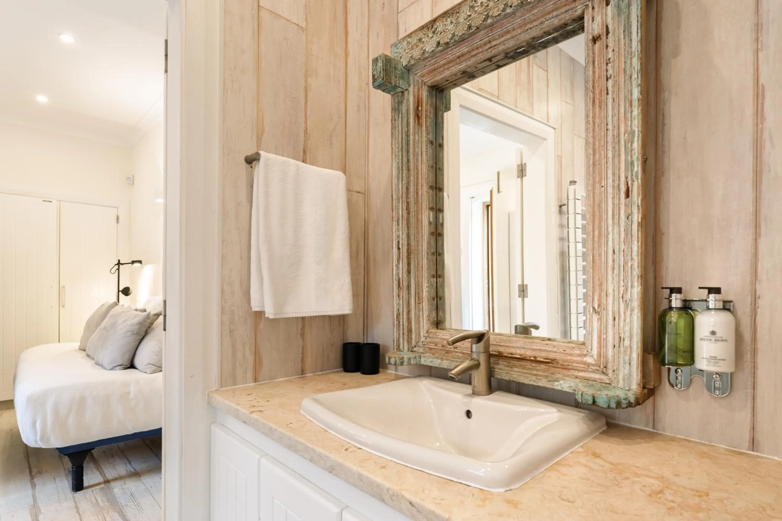Bathroom, Bed in Casa Pôr do Sal - Boutique Guesthouse with Heated Pool & Sea Views