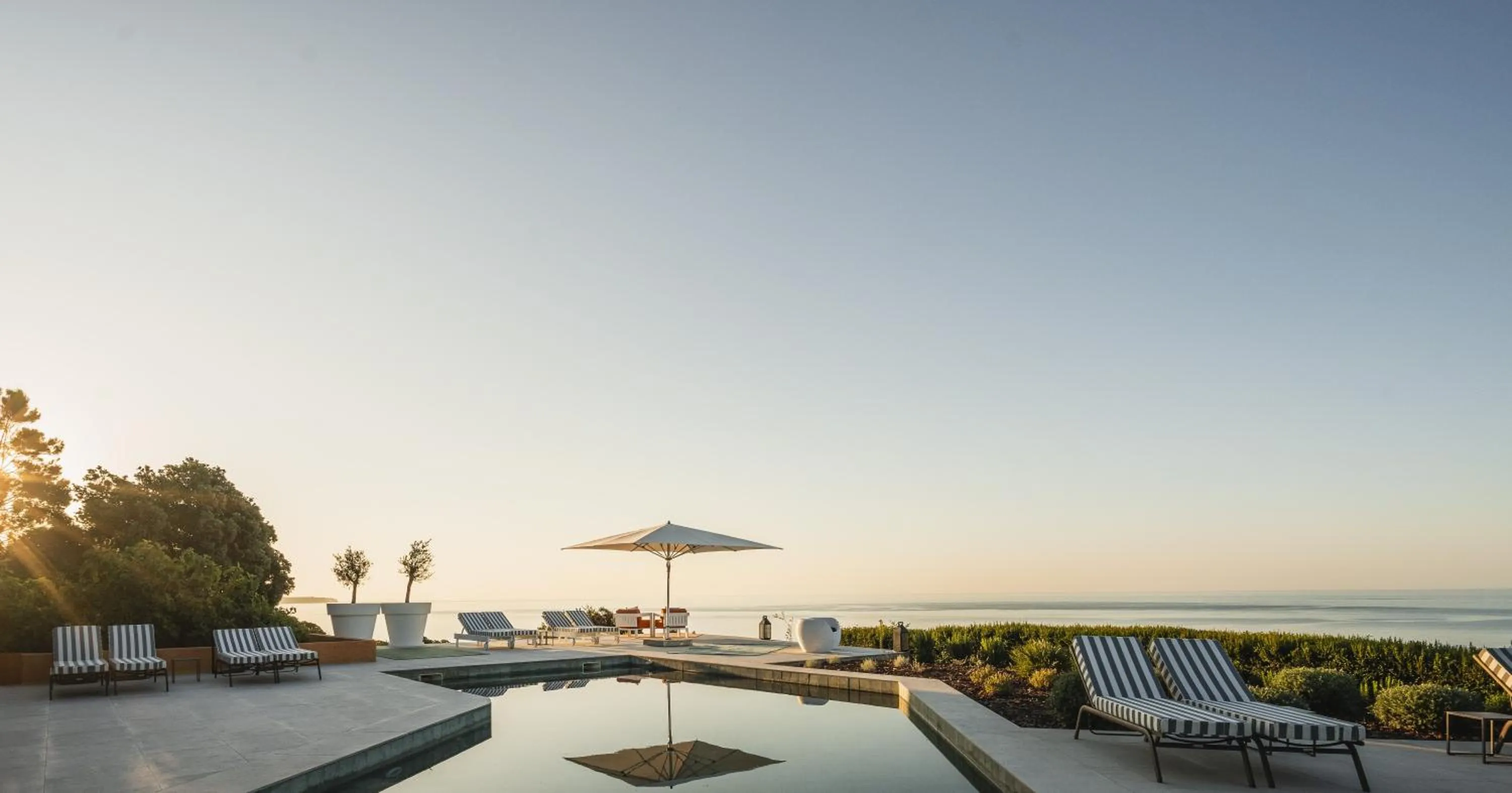 Casa Pôr do Sal - Boutique Guesthouse with Heated Pool & Sea Views