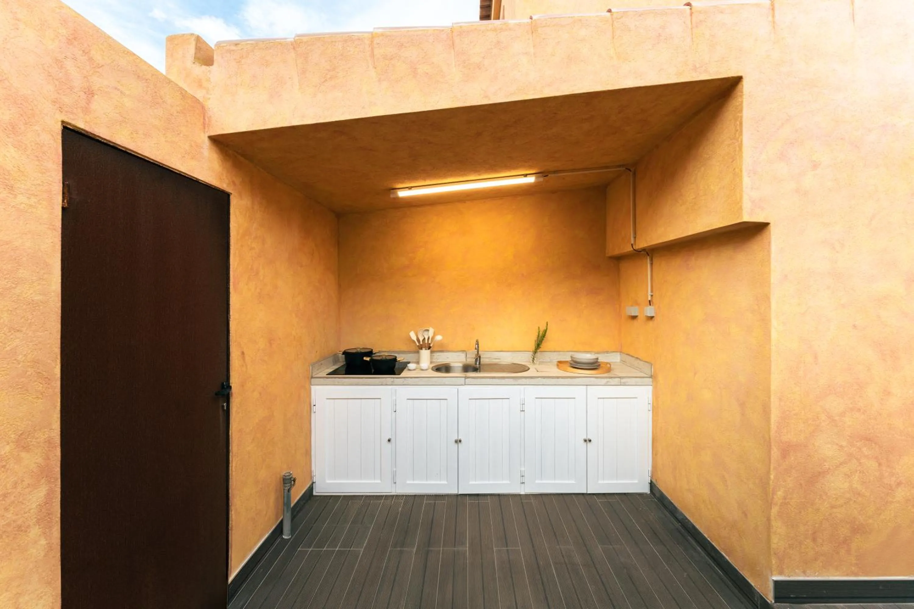 Kitchen or kitchenette in Casa Pôr do Sal - Boutique Guesthouse with Heated Pool & Sea Views