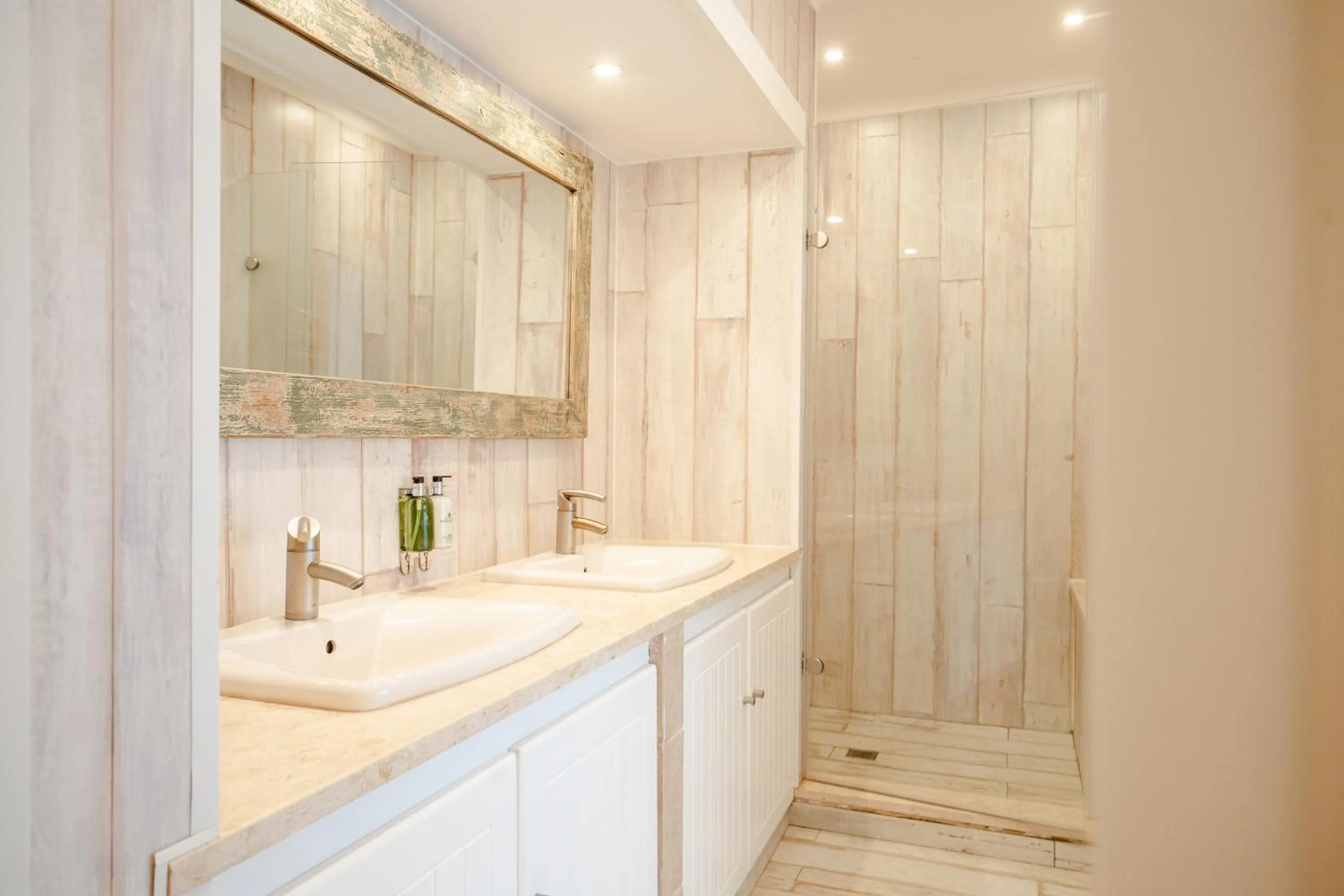 Shower in Casa Pôr do Sal - Boutique Guesthouse with Heated Pool & Sea Views