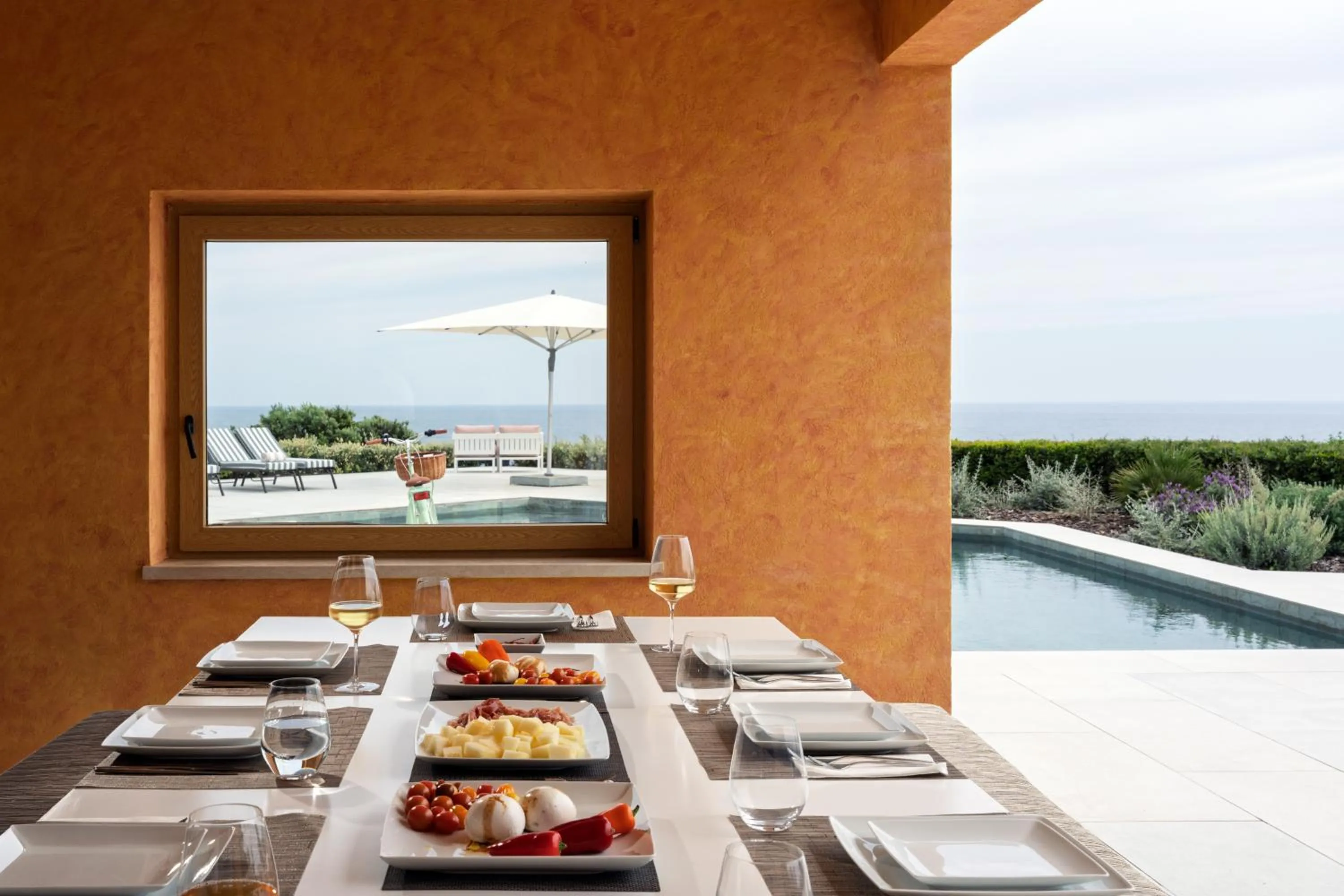 Dining area in Casa Pôr do Sal - Boutique Guesthouse with Heated Pool & Sea Views
