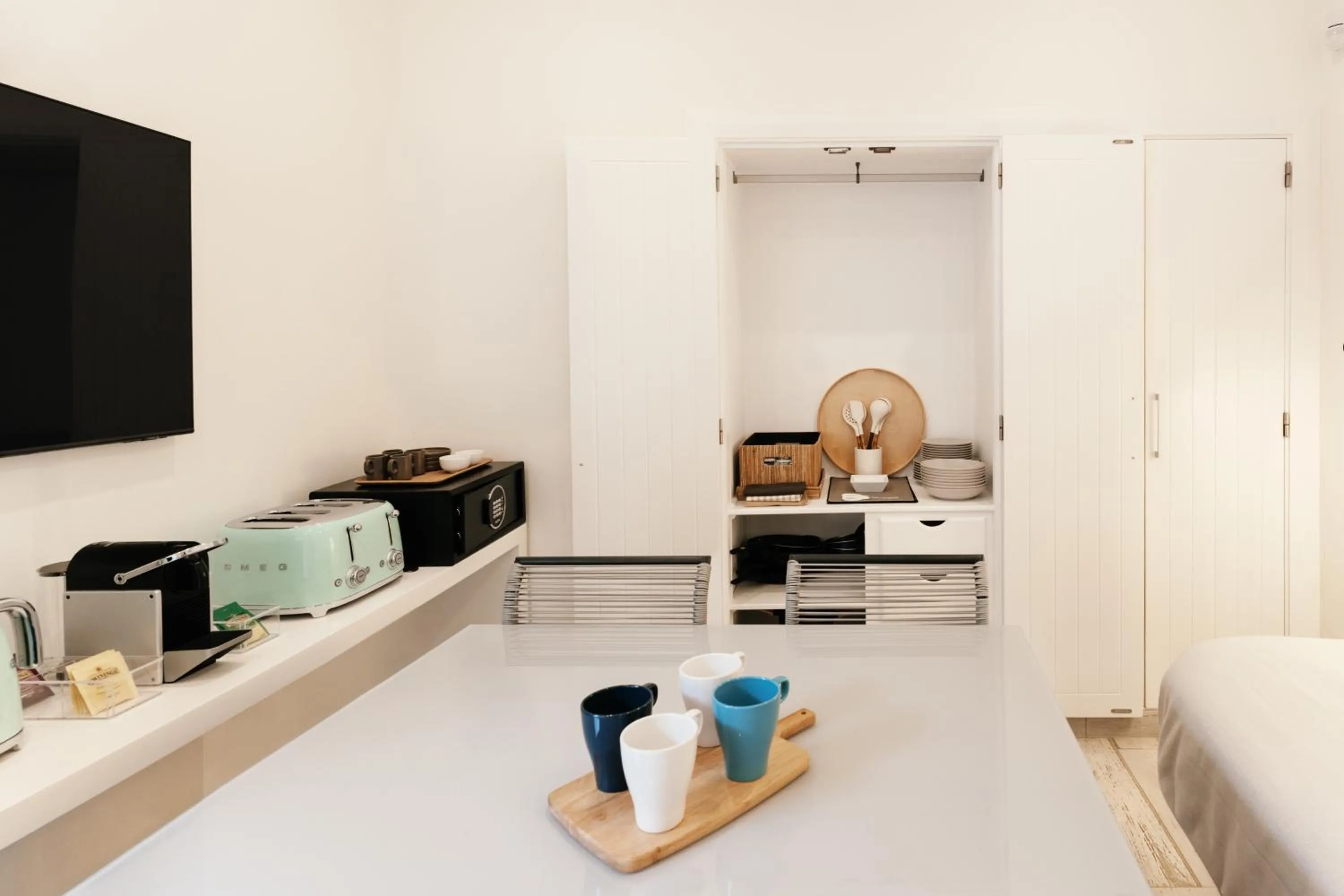 Living room, Bed in Casa Pôr do Sal - Boutique Guesthouse with Heated Pool & Sea Views