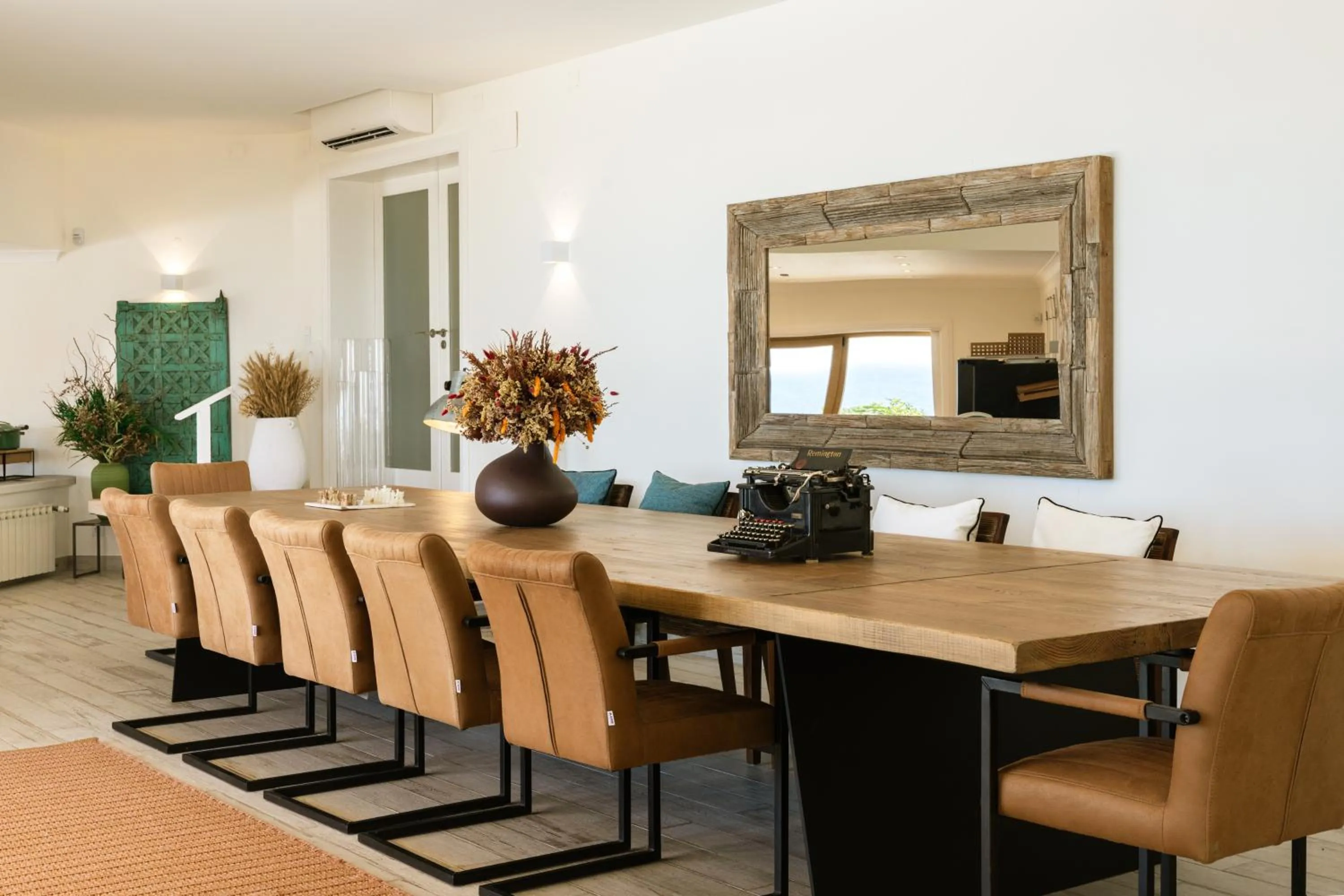 Dining area in Casa Pôr do Sal - Boutique Guesthouse with Heated Pool & Sea Views