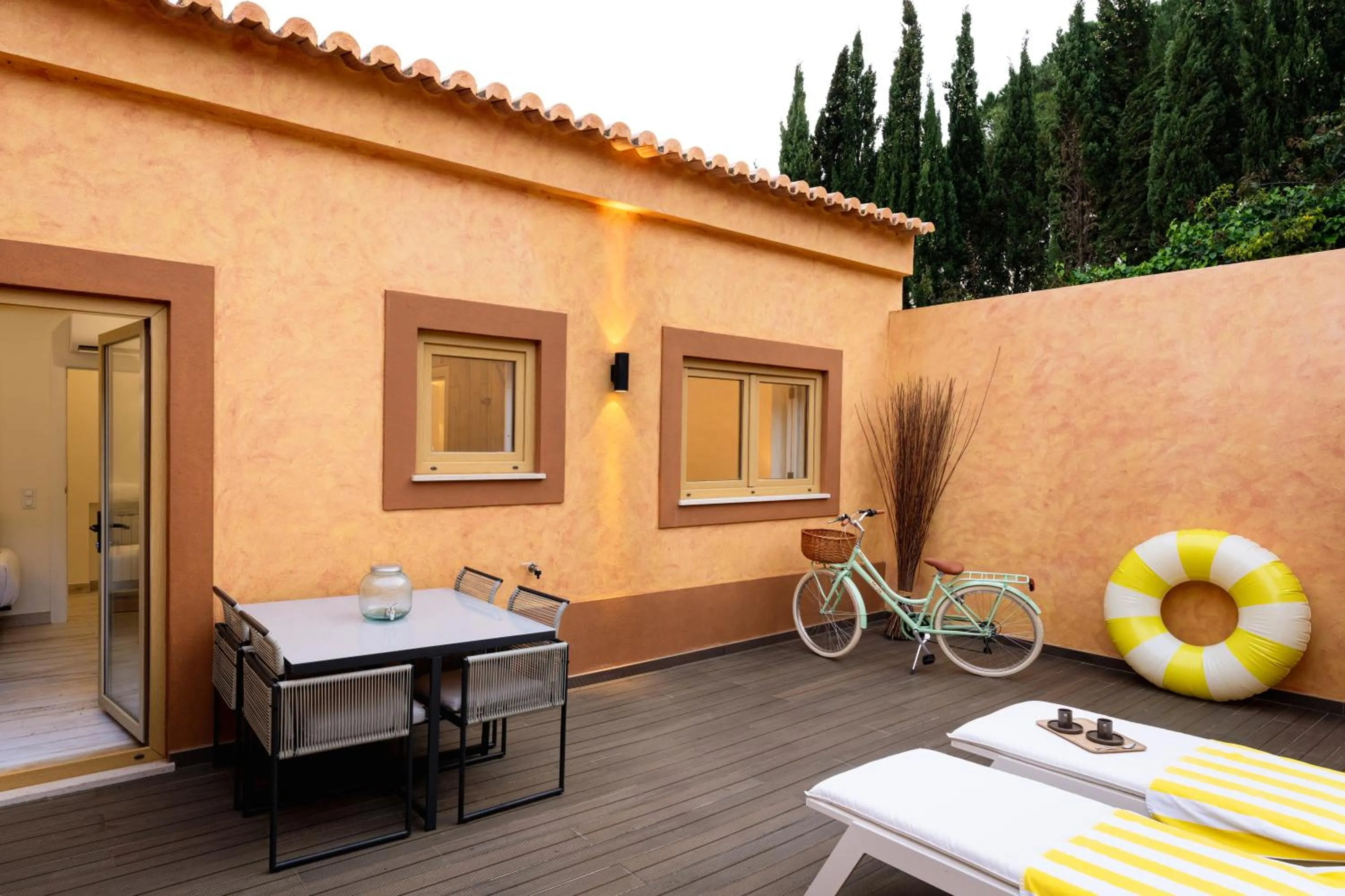 Patio in Casa Pôr do Sal - Boutique Guesthouse with Heated Pool & Sea Views