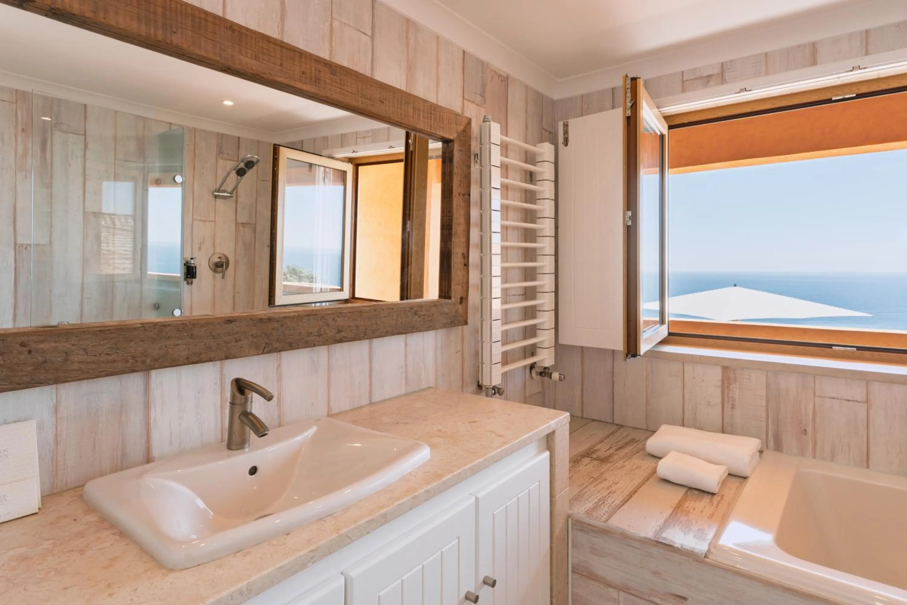 Toilet in Casa Pôr do Sal - Boutique Guesthouse with Heated Pool & Sea Views