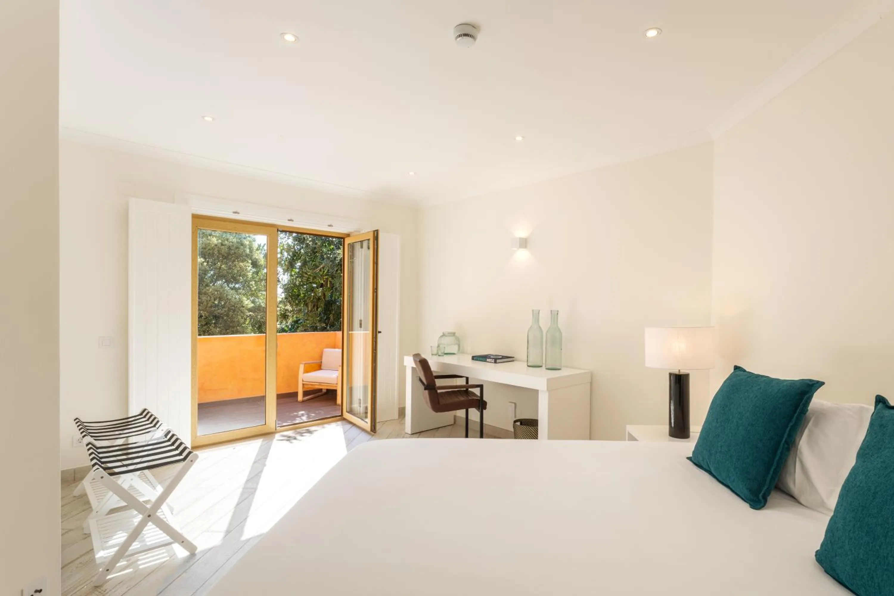Bedroom, Bed in Casa Pôr do Sal - Boutique Guesthouse with Heated Pool & Sea Views
