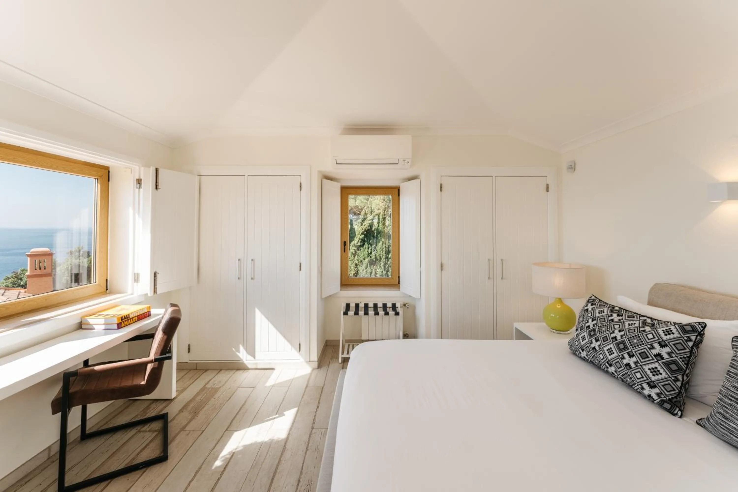 Bedroom, Bed in Casa Pôr do Sal - Boutique Guesthouse with Heated Pool & Sea Views