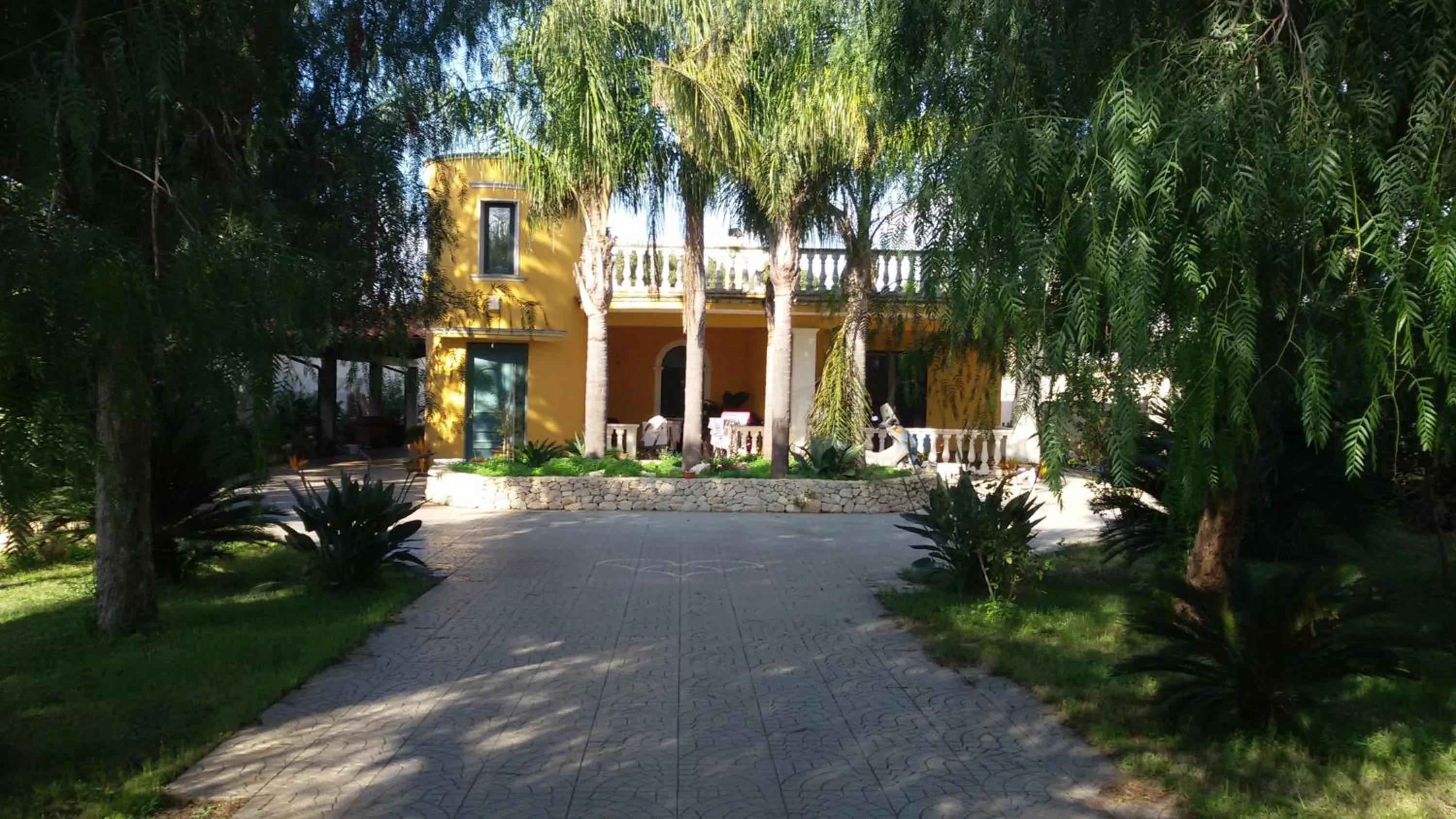 Facade/entrance in B&B Villa Fanizza