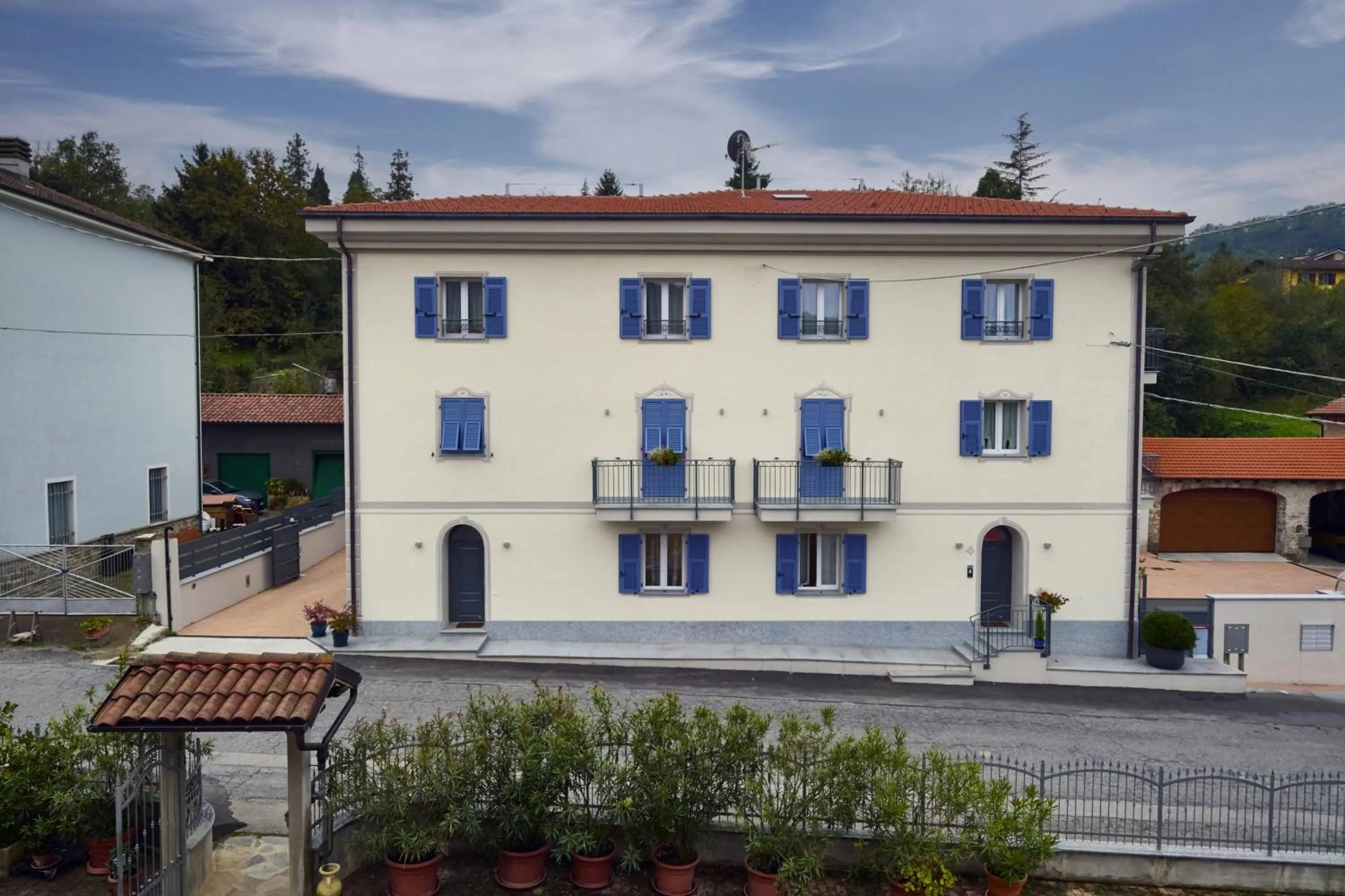 Property building in La Terra di Mezzo