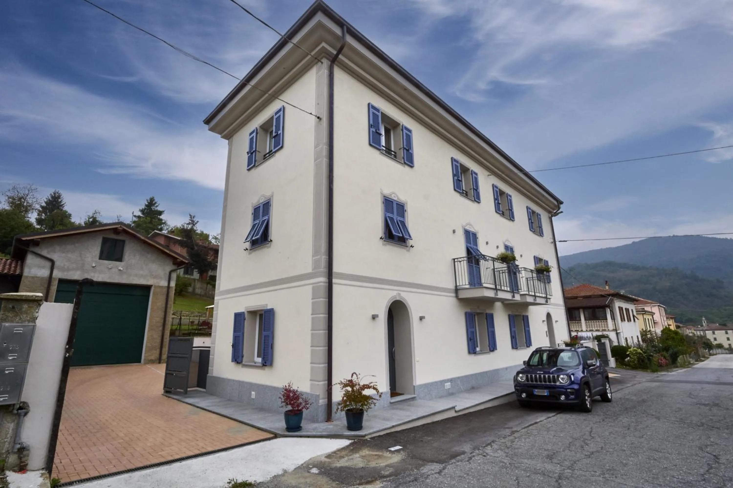 Property building in La Terra di Mezzo