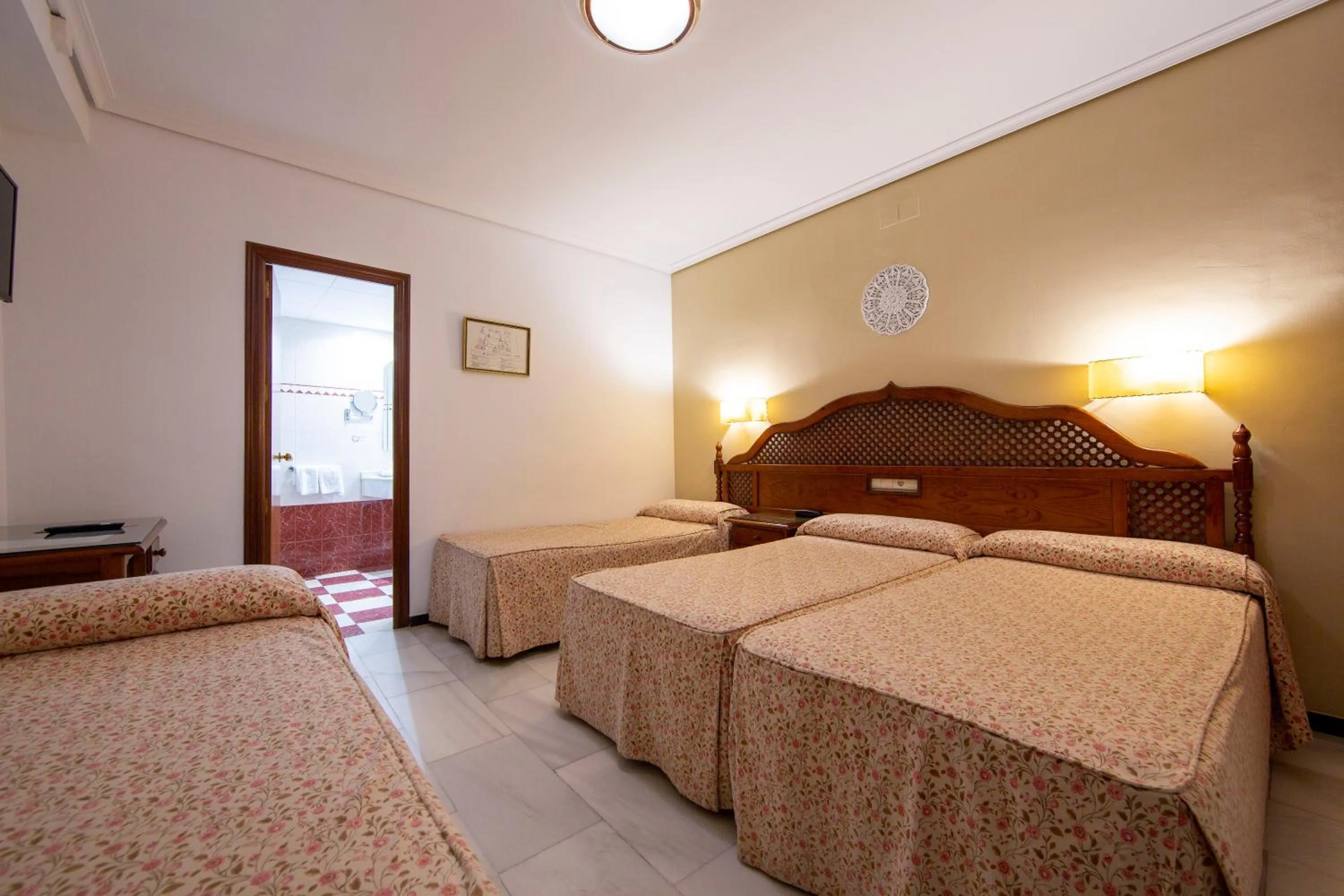 Photo of the whole room, Bed in Hotel Los Omeyas