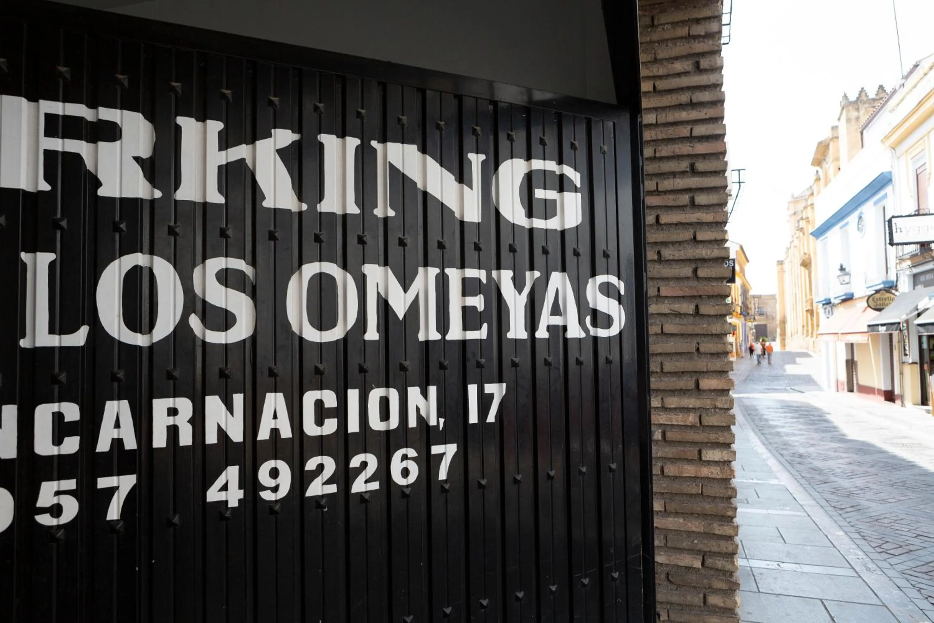 Parking in Hotel Los Omeyas