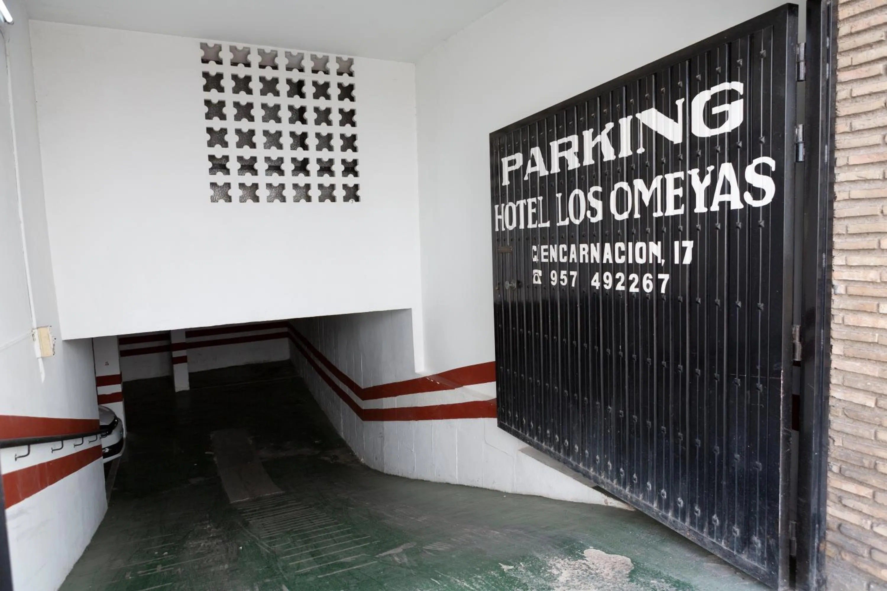 Parking in Hotel Los Omeyas