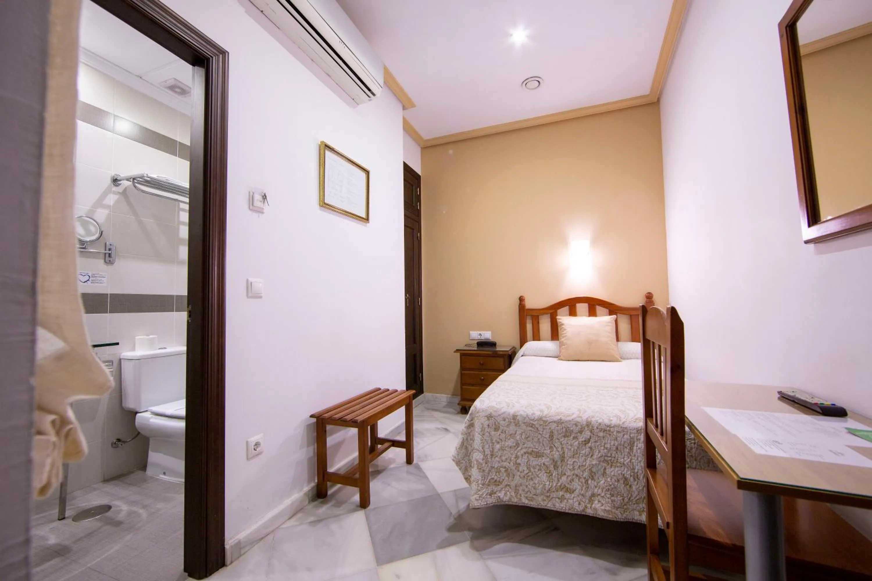 Bed in Hotel Los Omeyas