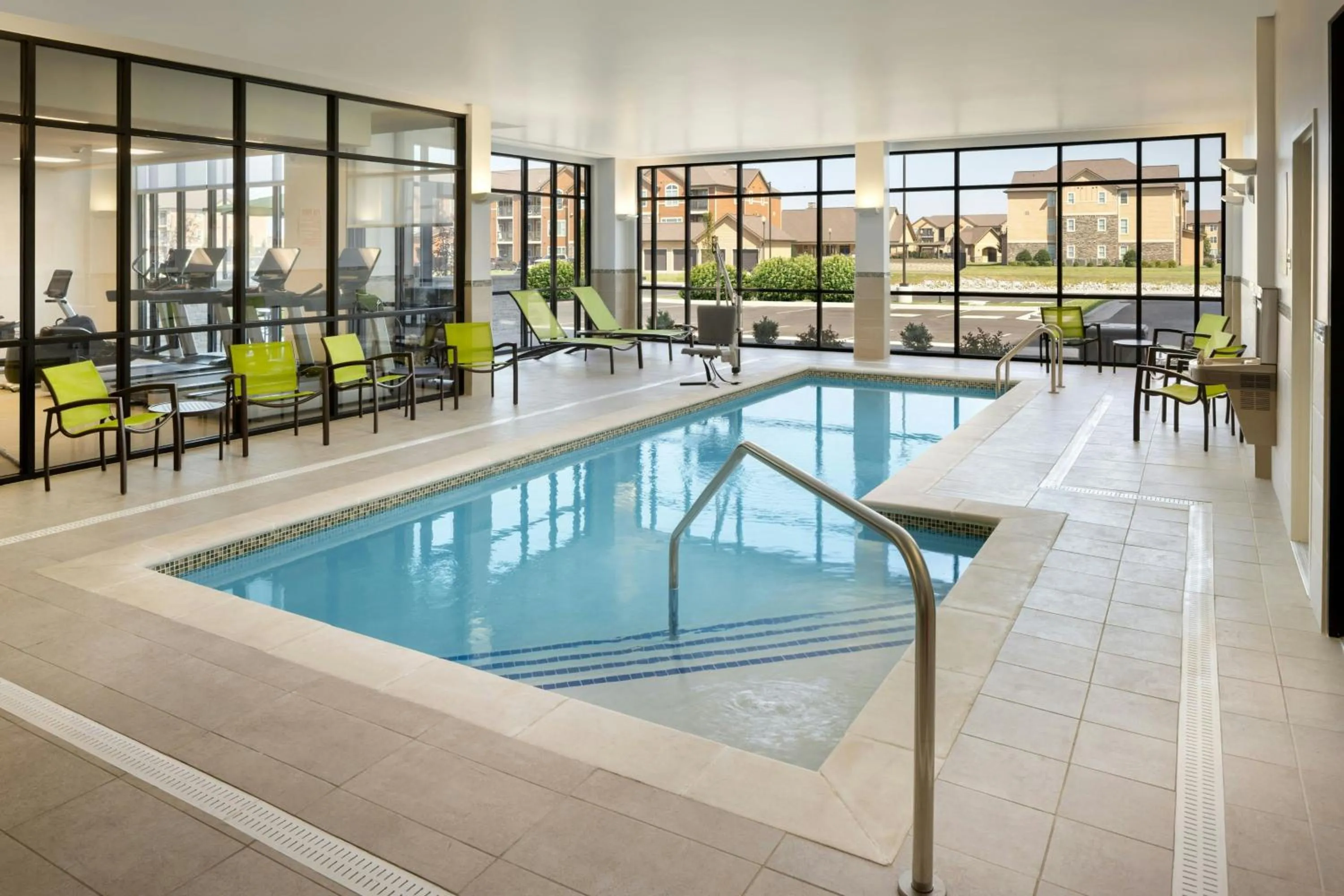 Swimming pool in Springhill Suites by Marriott Newburgh Evansville