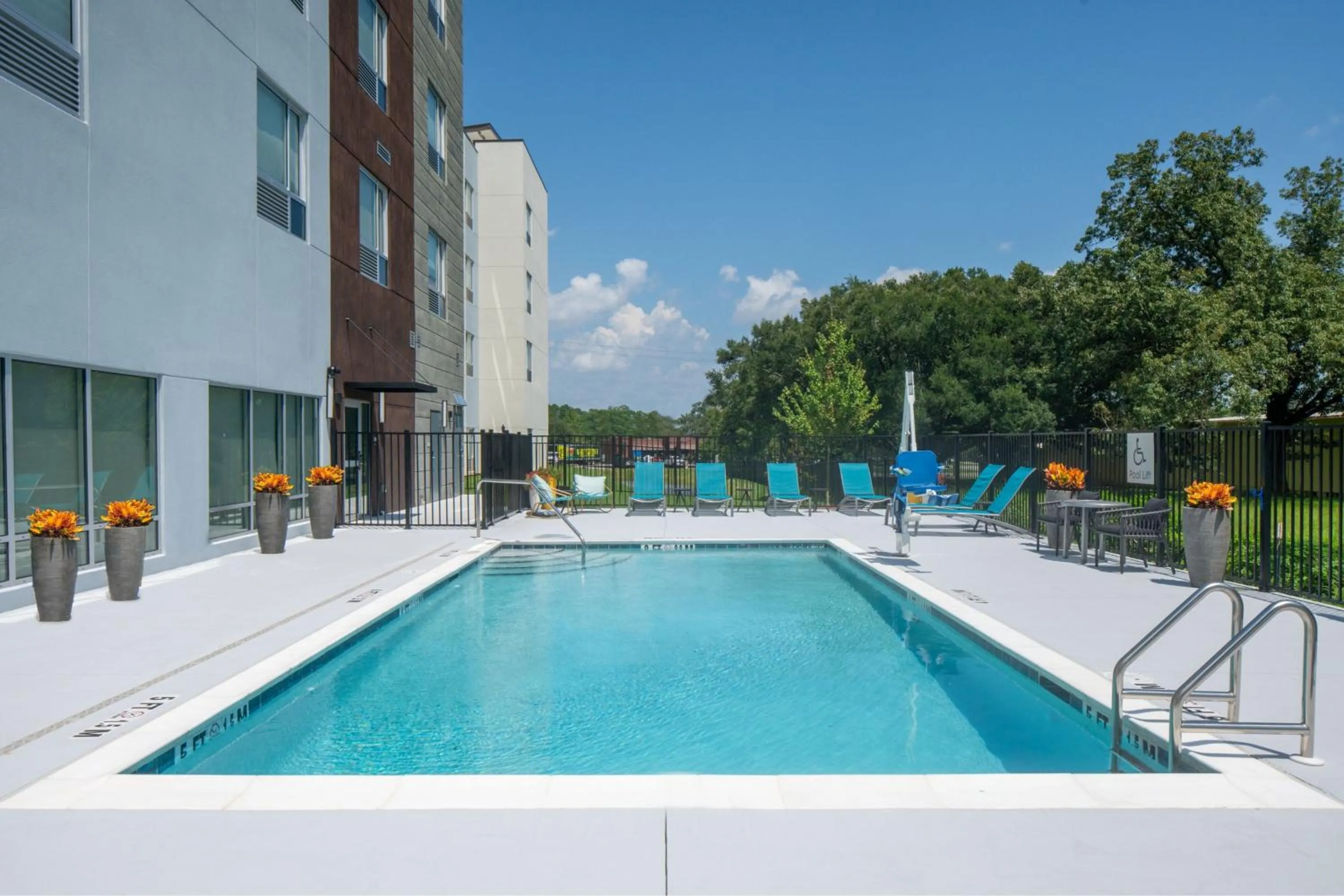 Swimming pool in TownePlace Suites by Marriott Pensacola West I-10