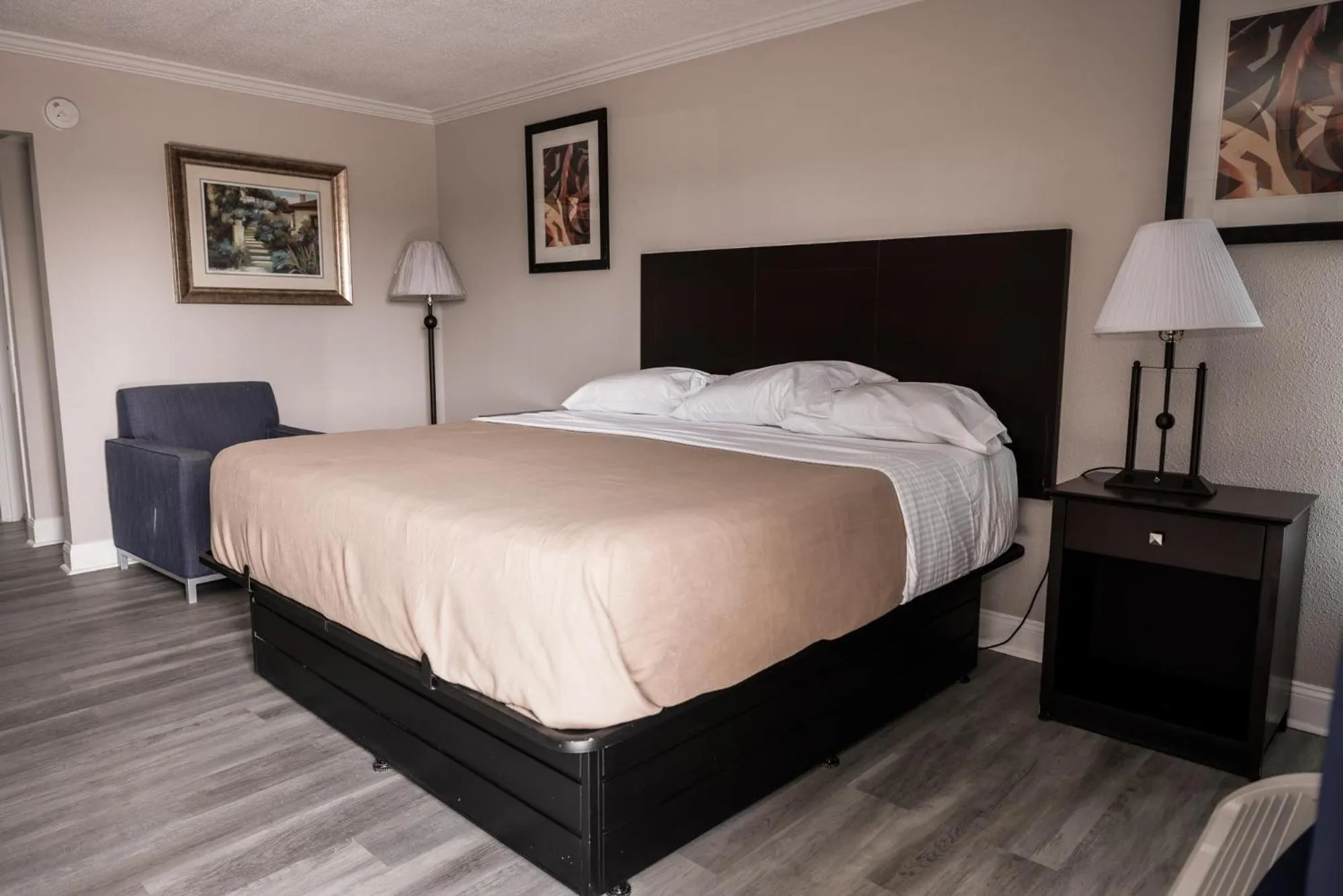 Bedroom, Bed in Riverside Inn & Suites Danville Virginia