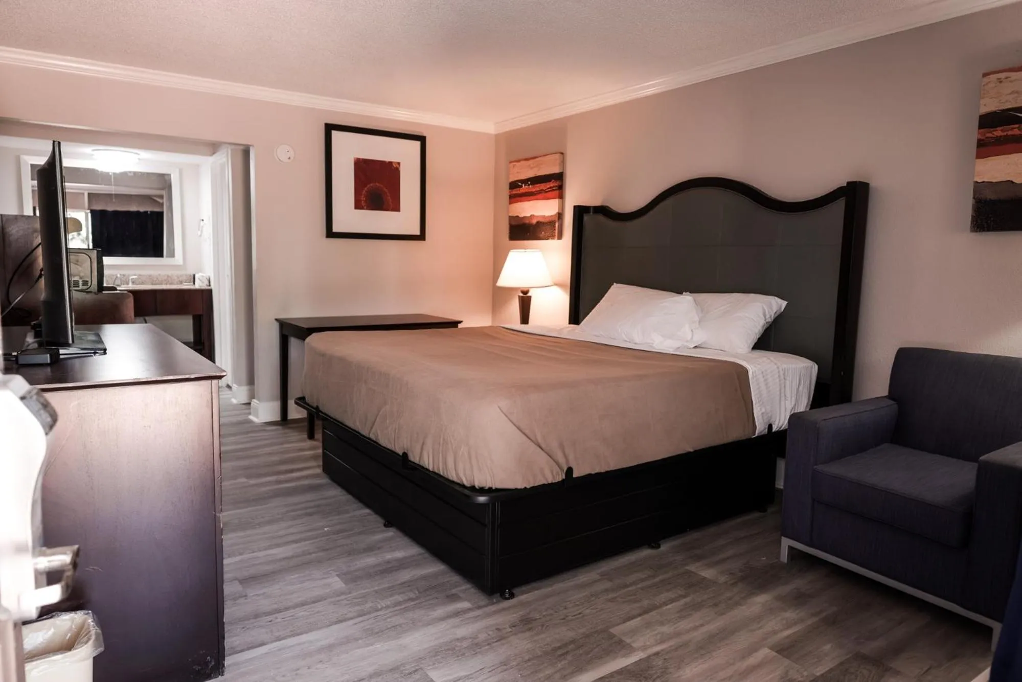 Bedroom, Bed in Riverside Inn & Suites Danville Virginia