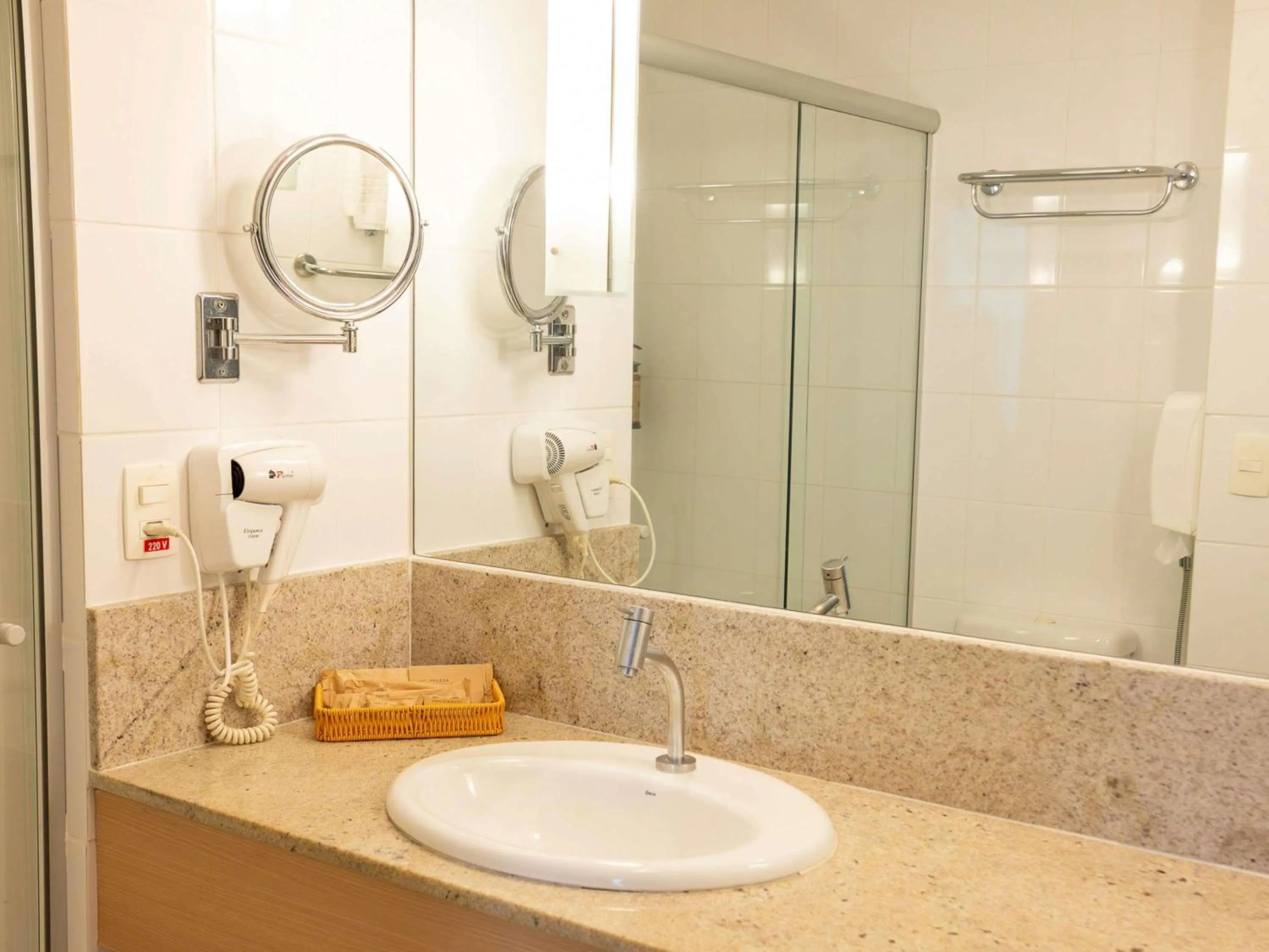 Bedroom in Mercure Manaus