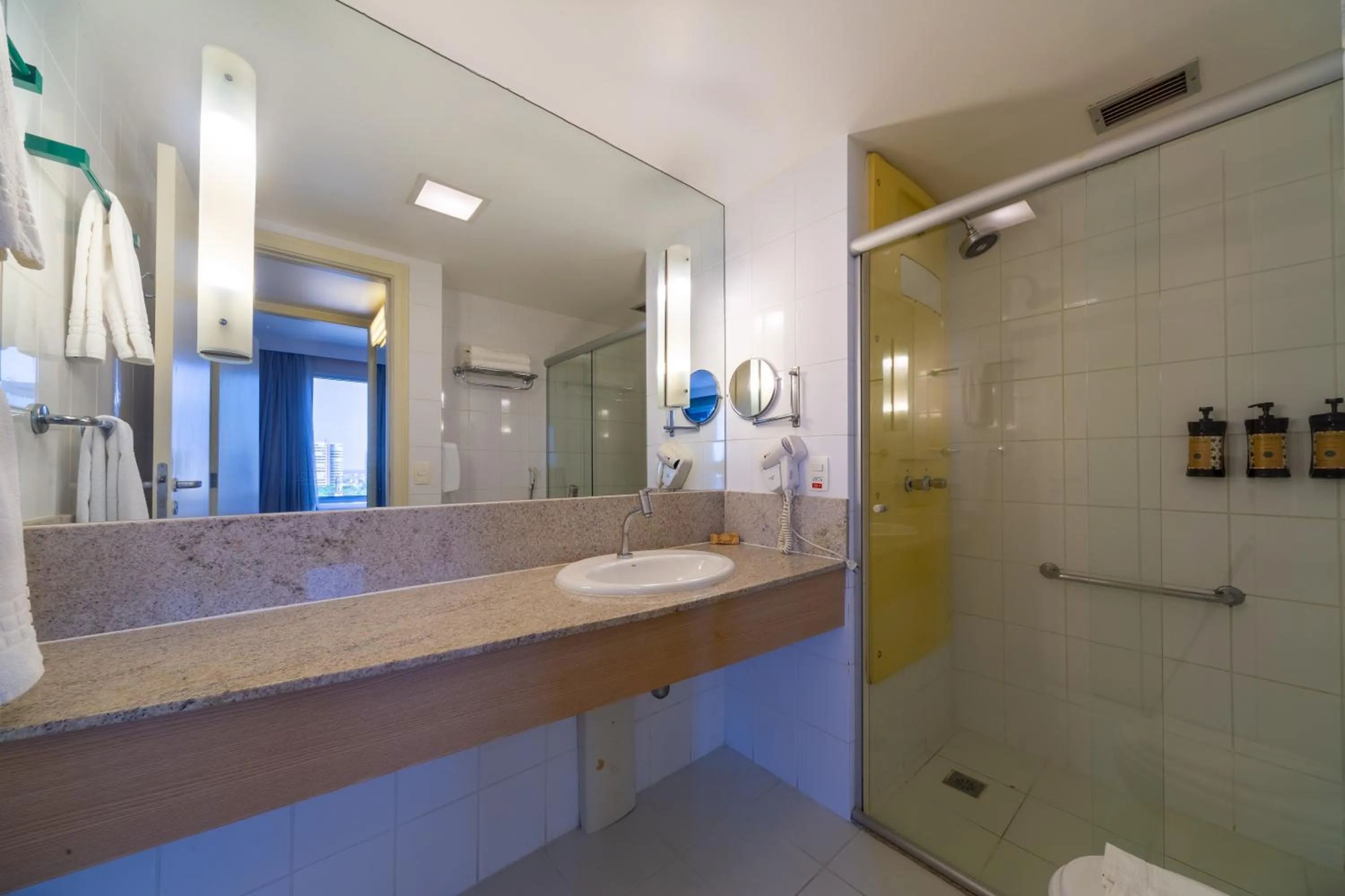 Bathroom in Mercure Manaus