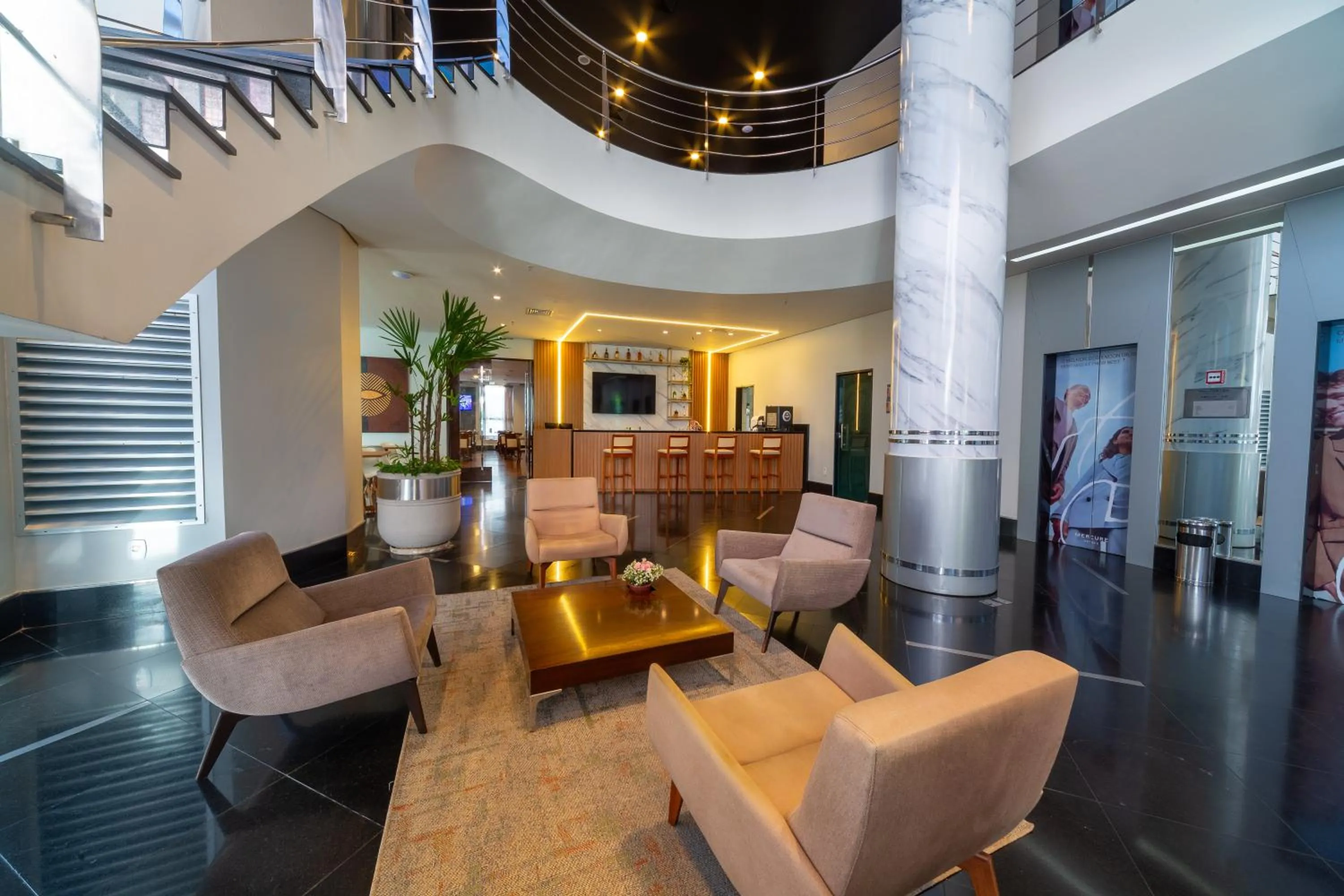 Lobby or reception in Mercure Manaus