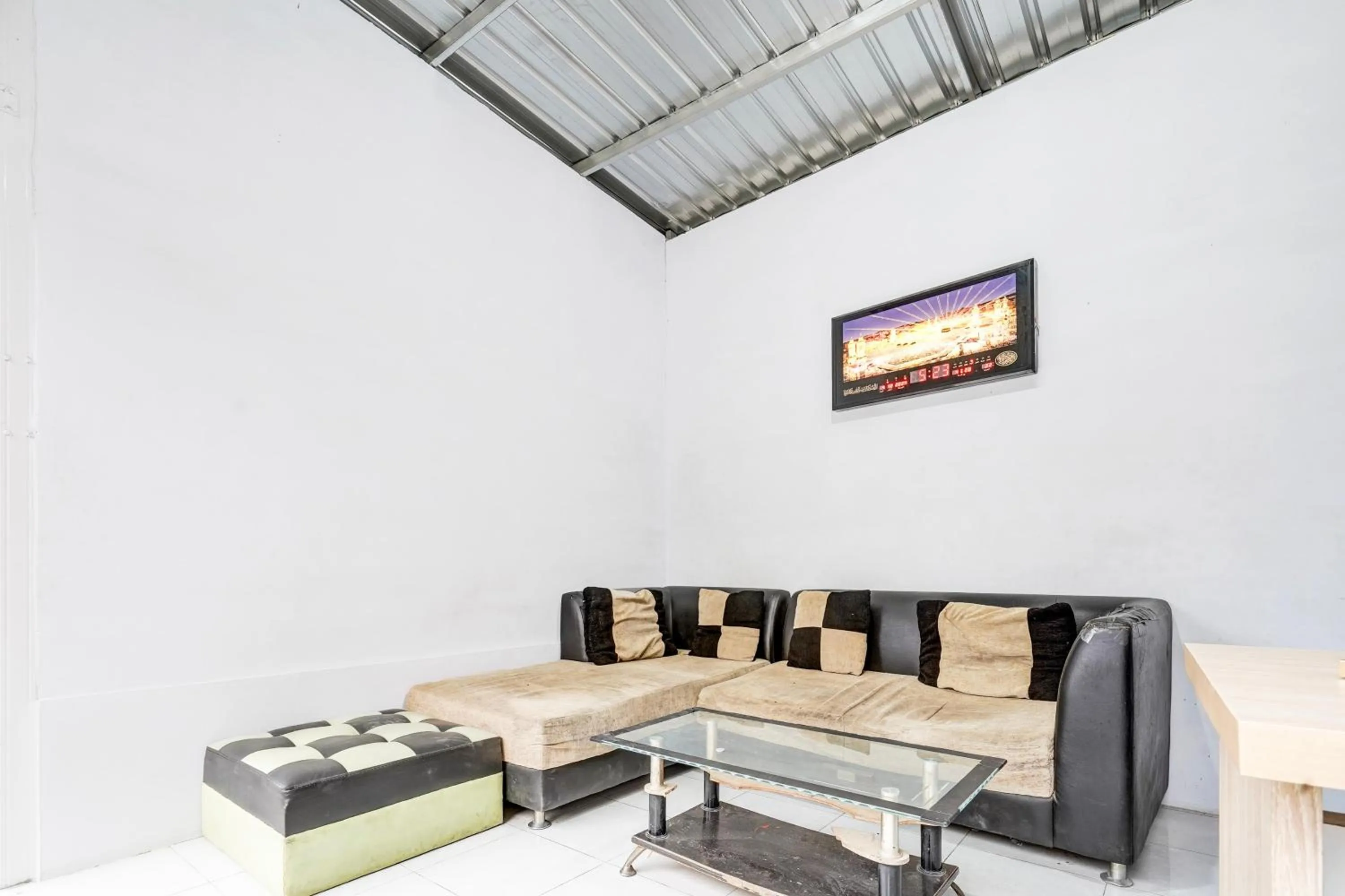 Lobby or reception in Hotel O Guest House Cinta Damai