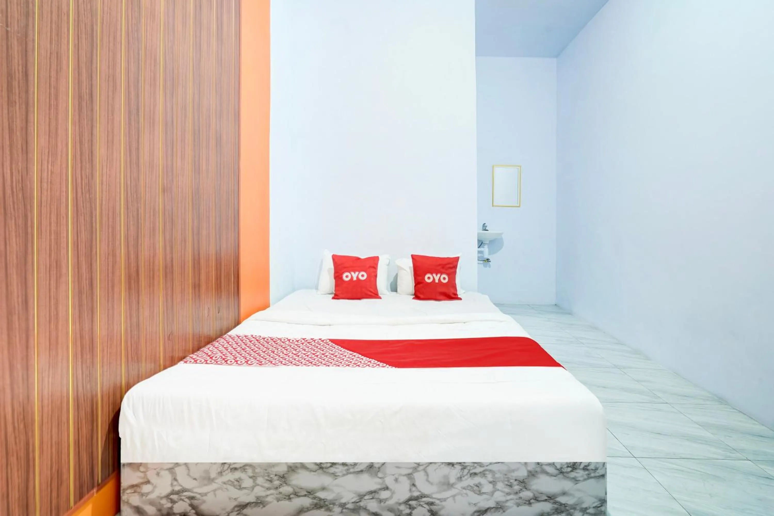 Bedroom, Bed in Hotel O Guest House Cinta Damai