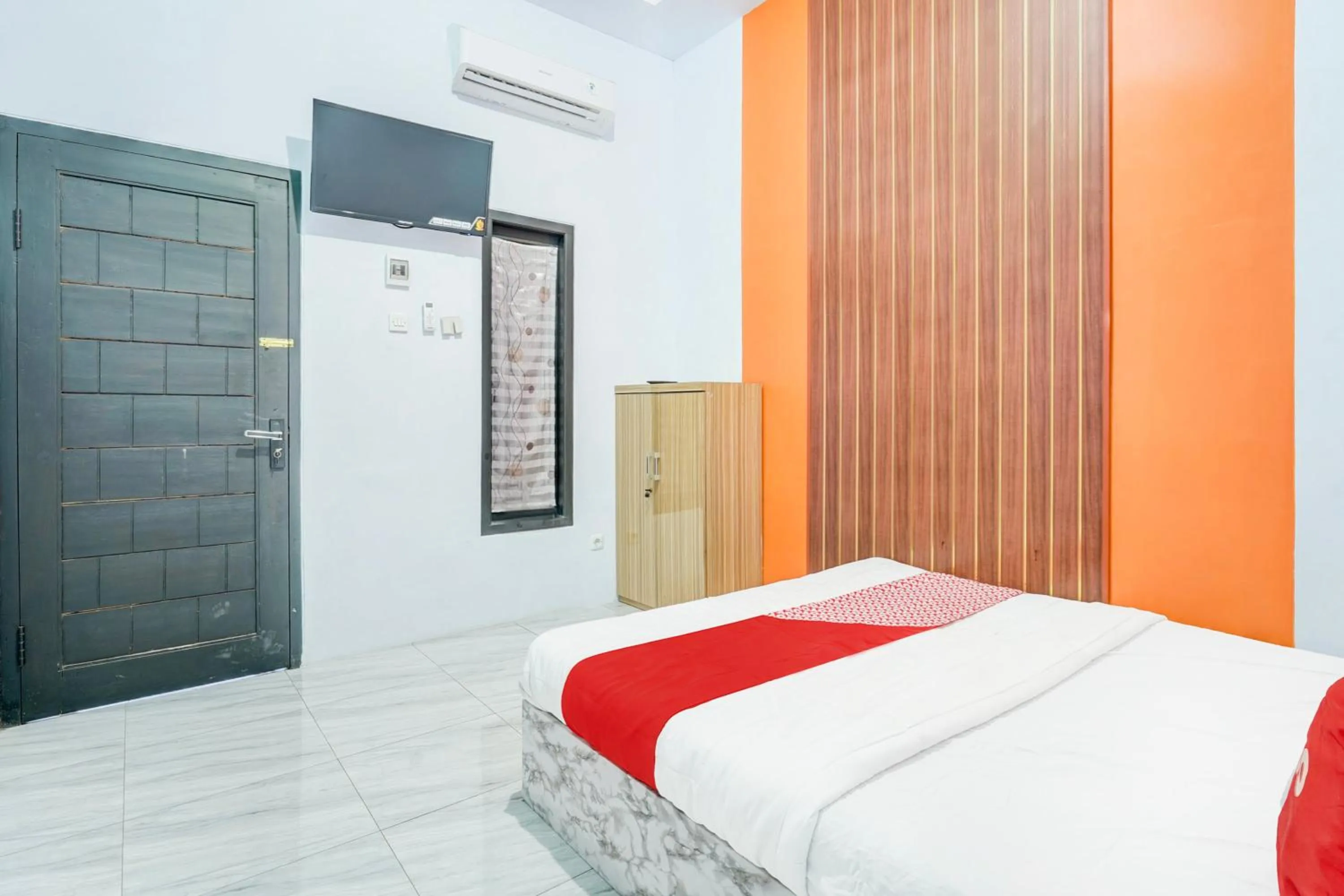 Bedroom, Bed in Hotel O Guest House Cinta Damai