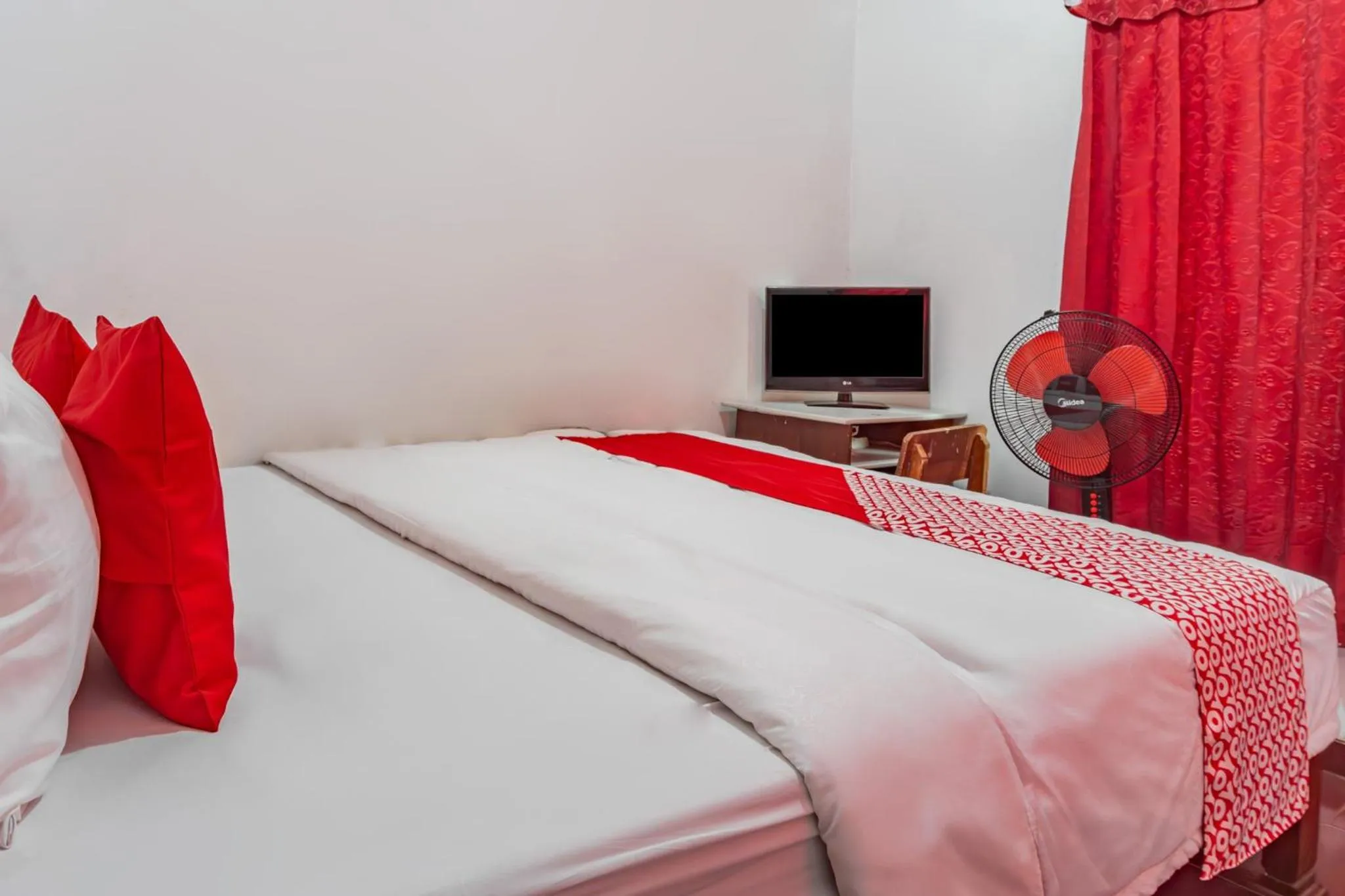 Bedroom, Bed in Hotel O Guest House Pahlawan Syariah