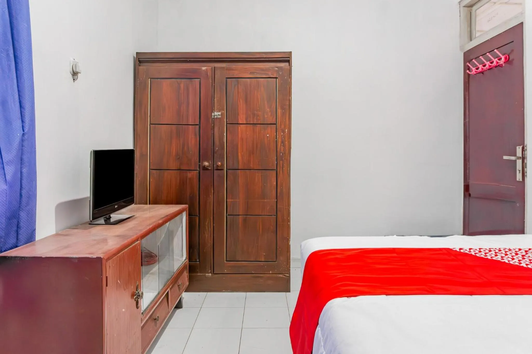 Bedroom, Bed in Hotel O Guest House Pahlawan Syariah