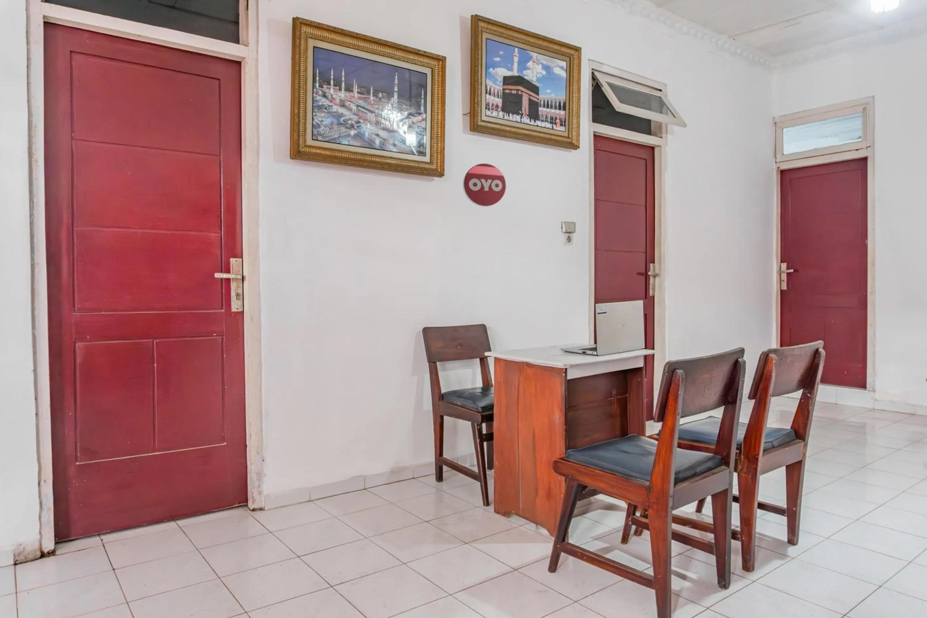 Lobby or reception in Hotel O Guest House Pahlawan Syariah