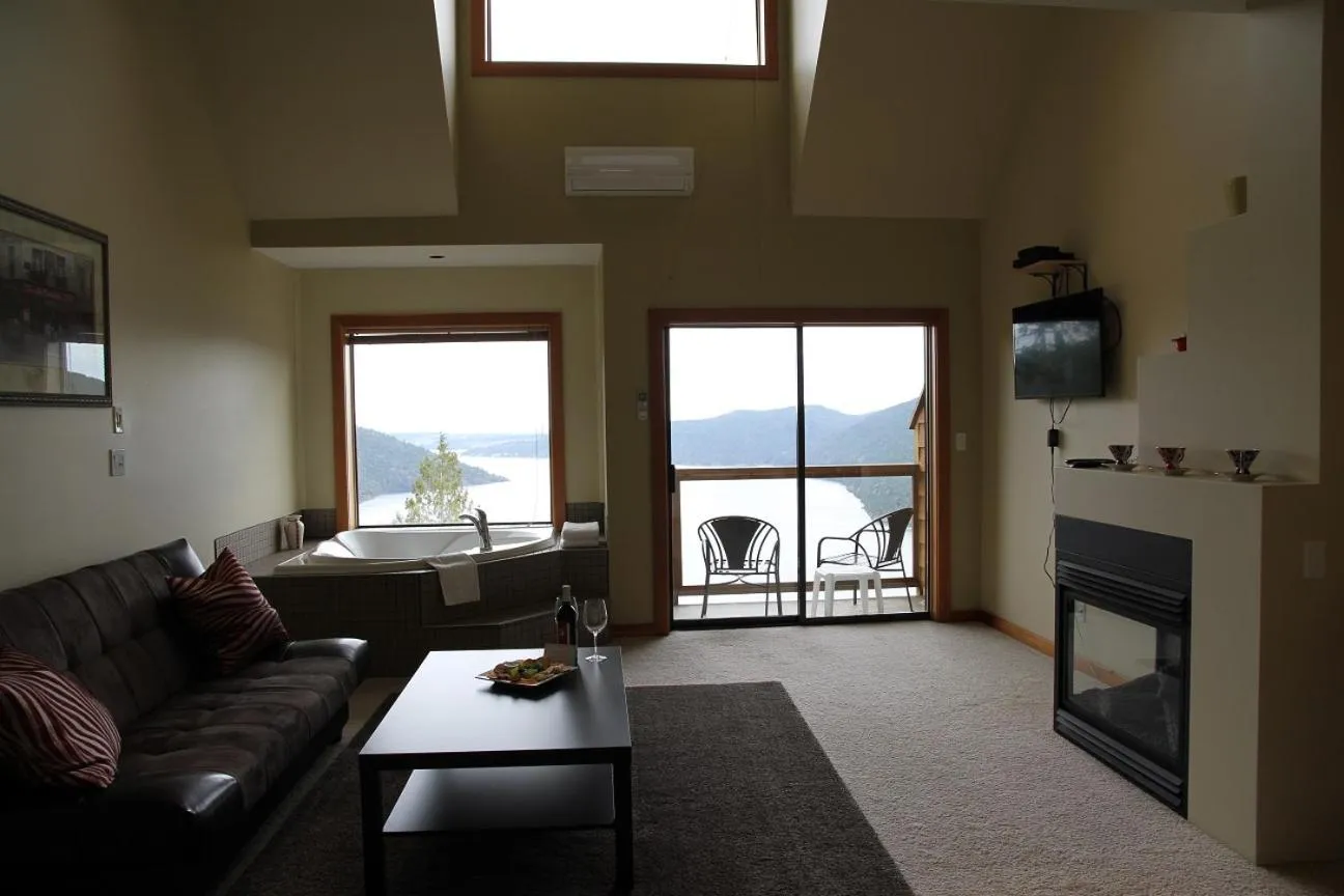 TV and multimedia in Moon Water Lodge