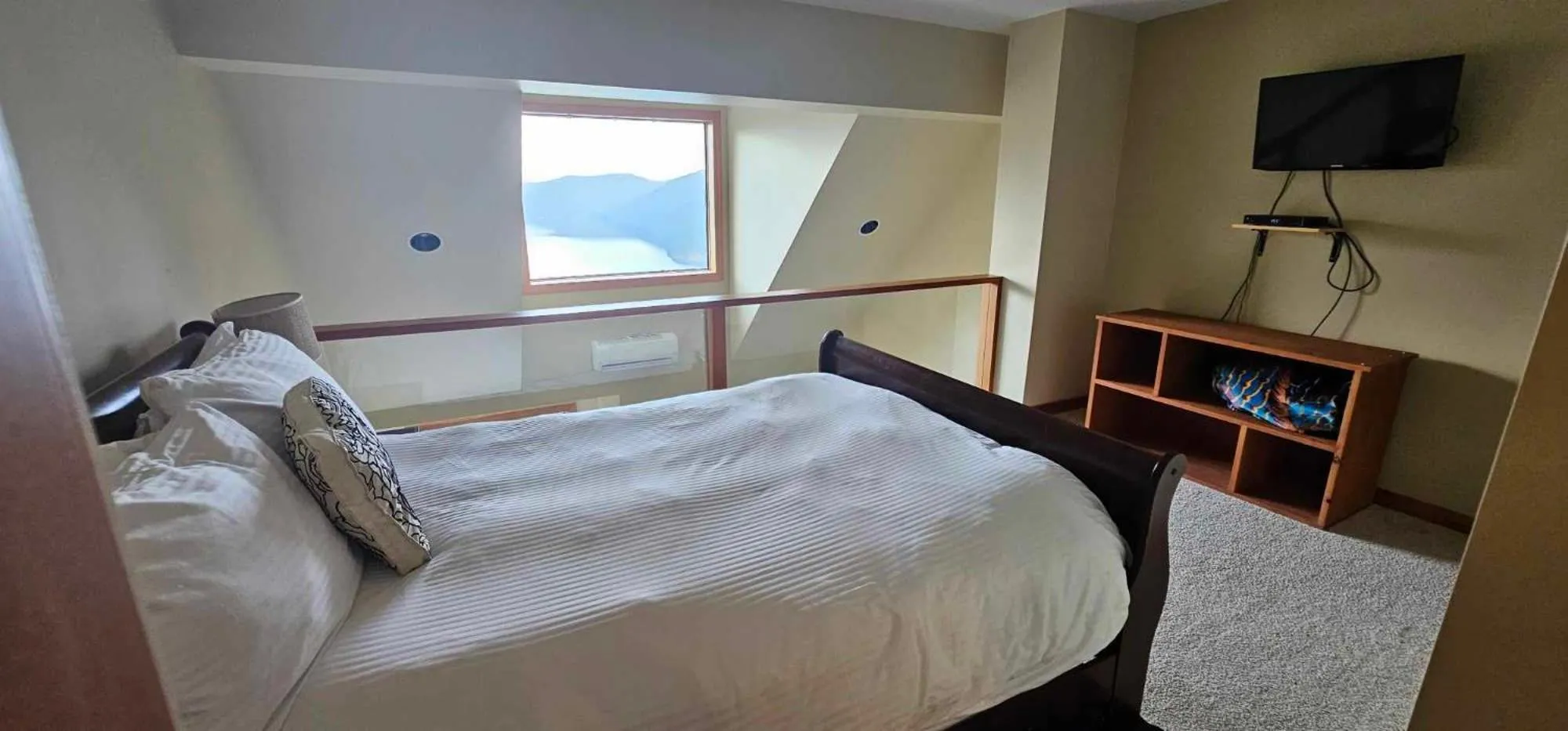 Bed in Moon Water Lodge