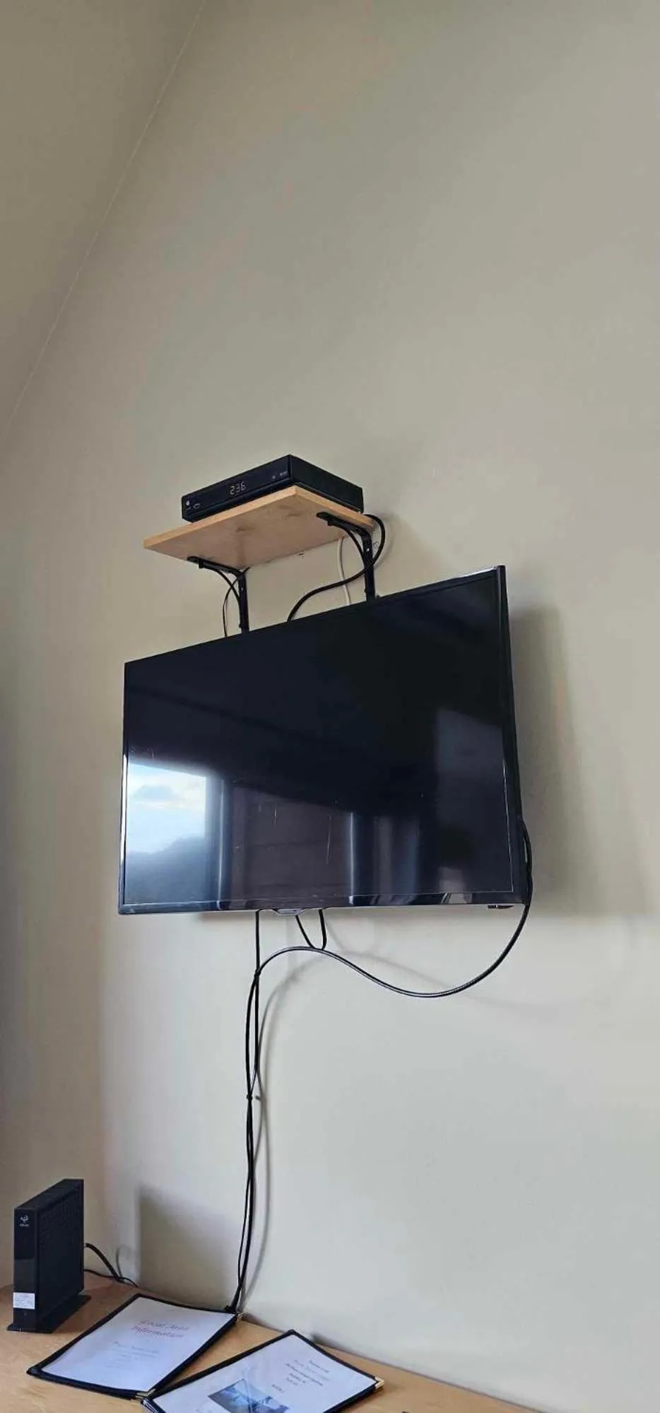 TV and multimedia in Moon Water Lodge