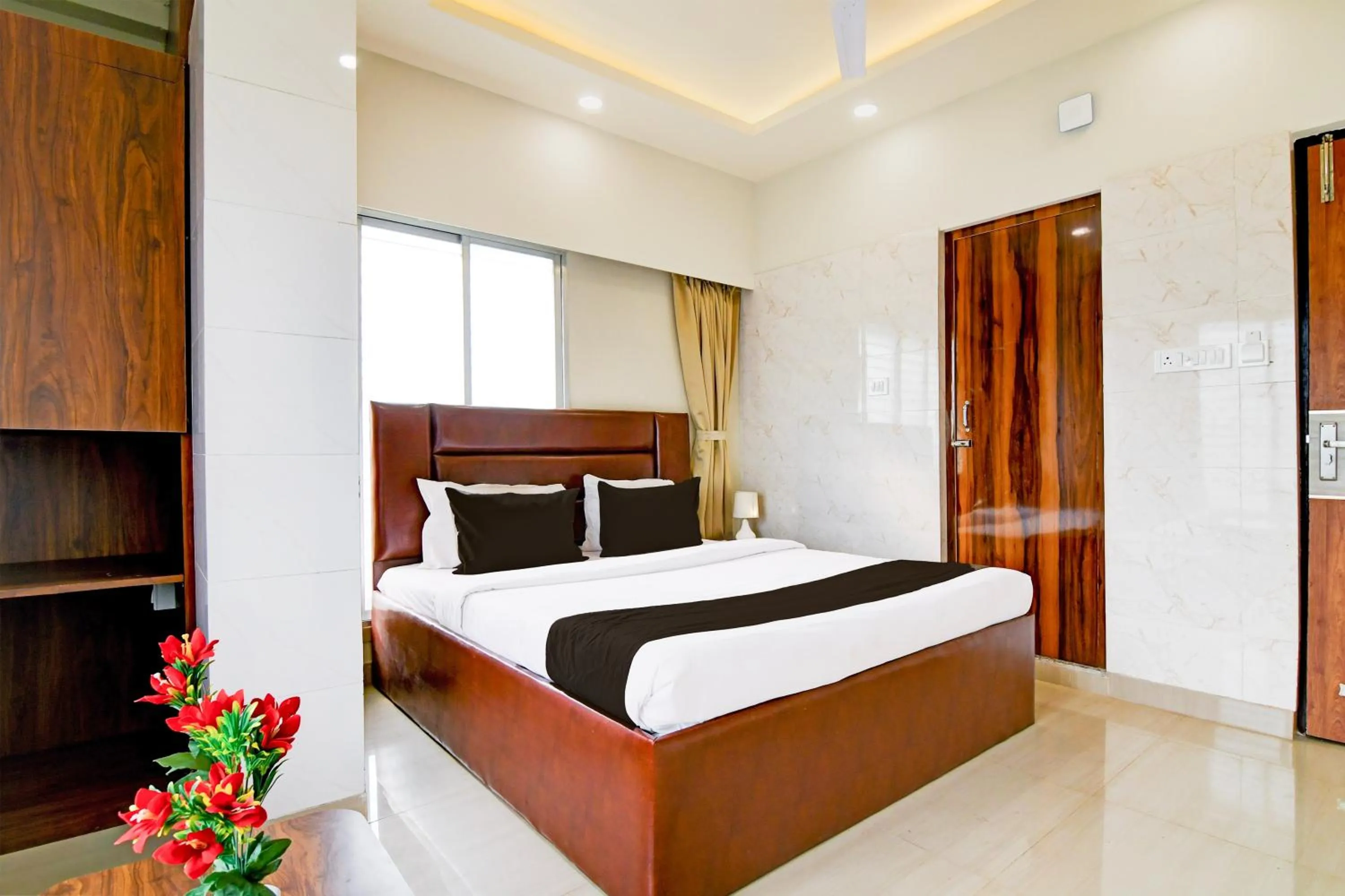 Bedroom, Bed in Super Townhouse Kaikhali Near Airport