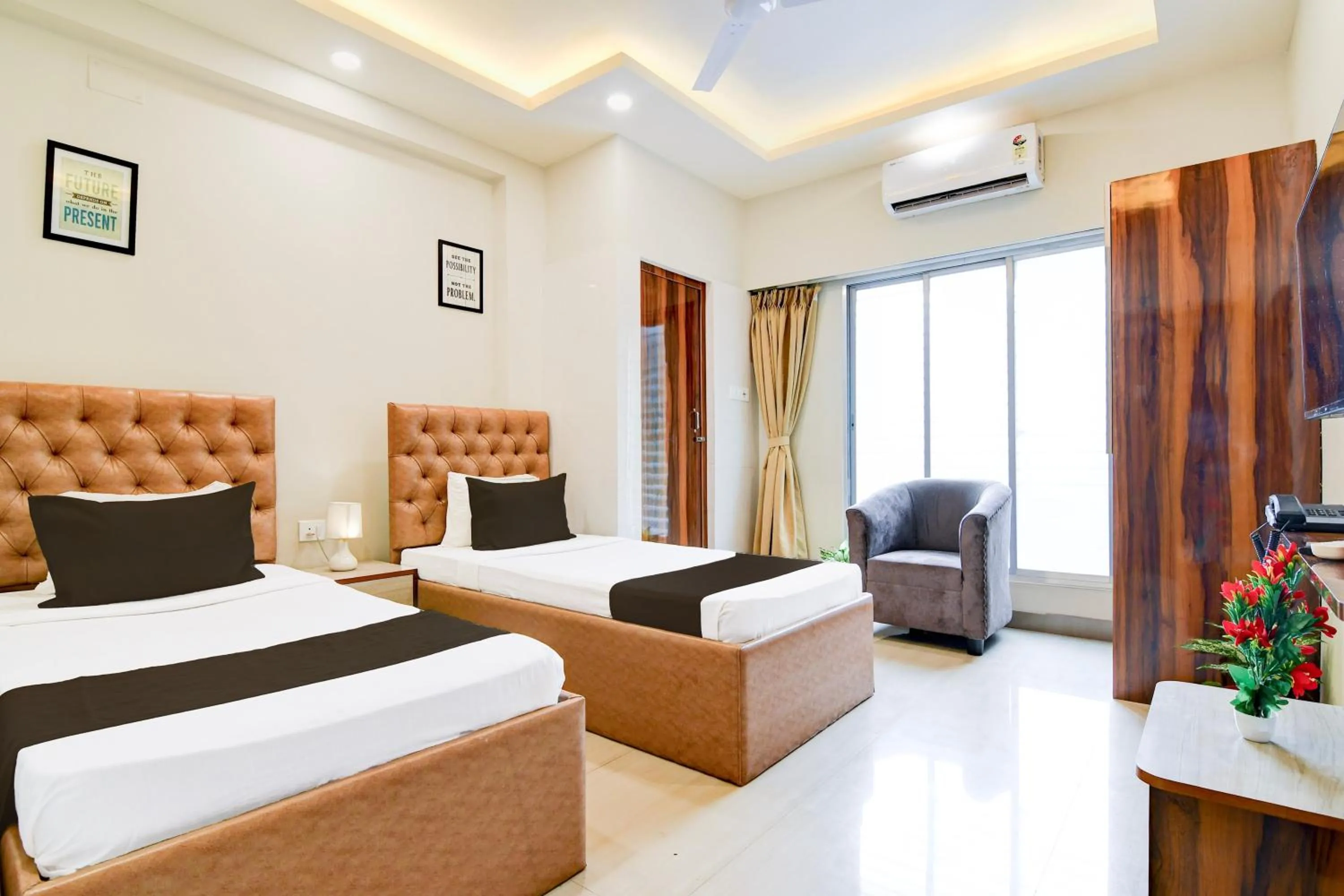 Bedroom, Bed in Super Townhouse Kaikhali Near Airport