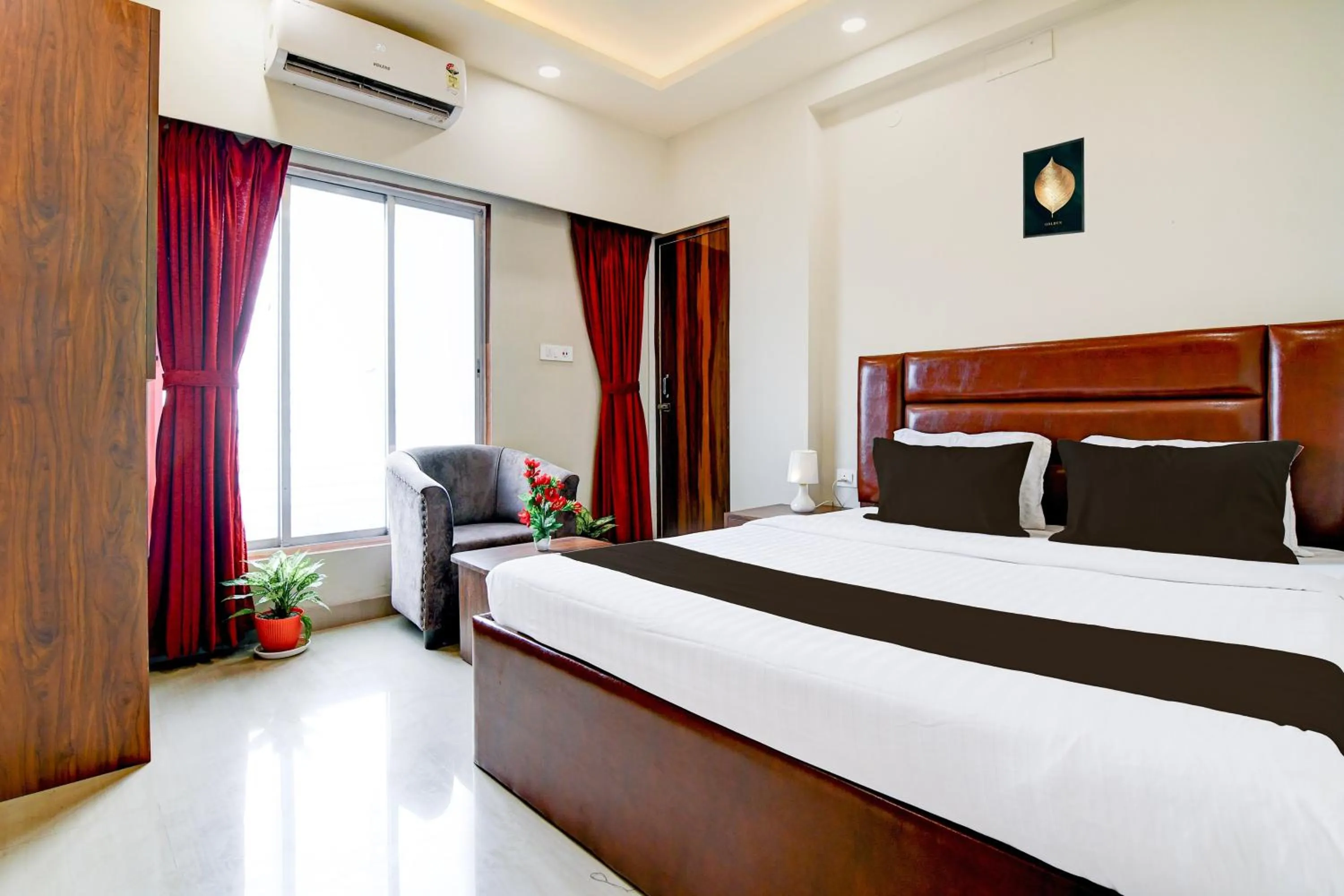 Bedroom, Bed in Super Townhouse Kaikhali Near Airport