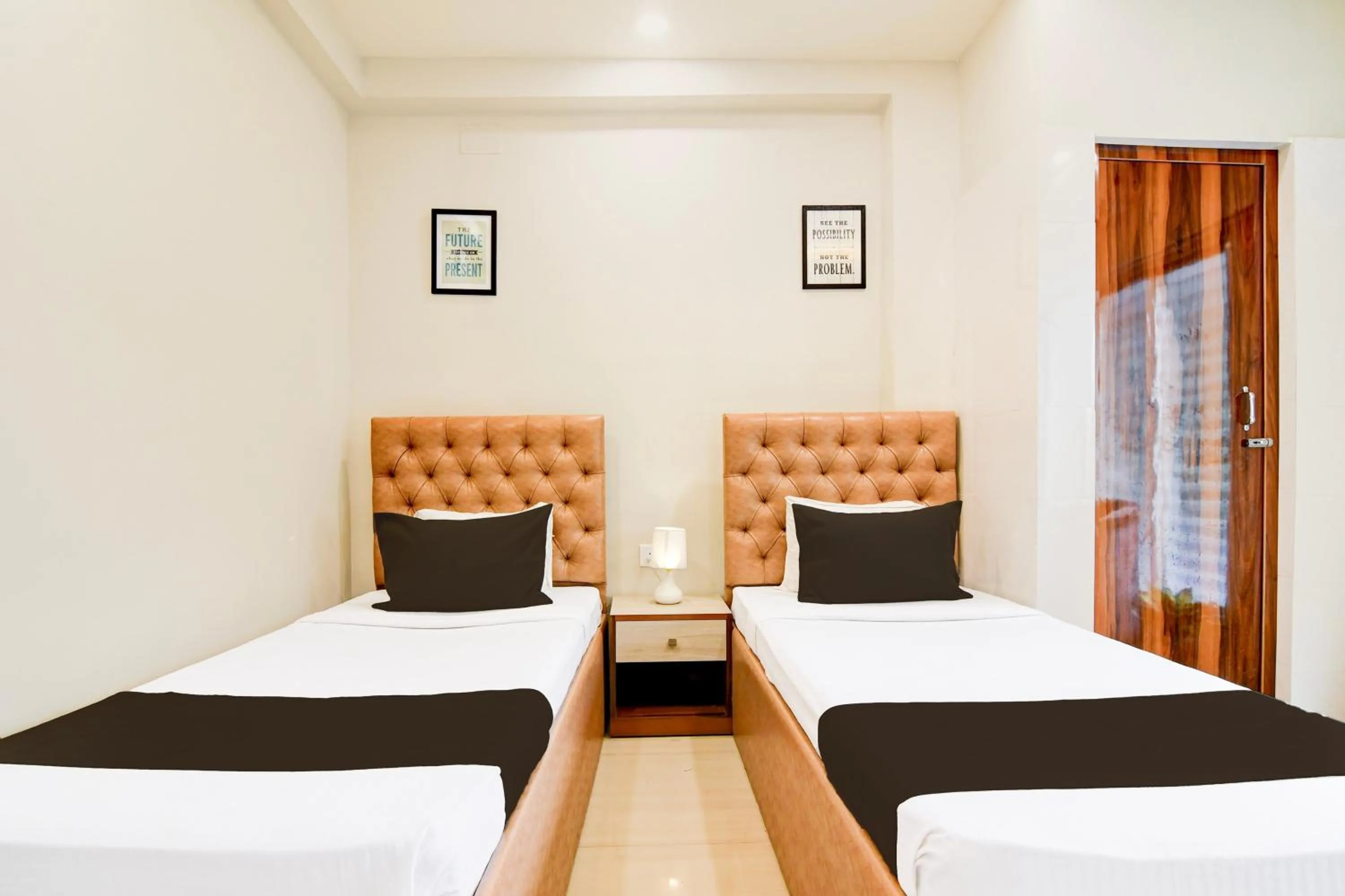 Bedroom, Bed in Super Townhouse Kaikhali Near Airport