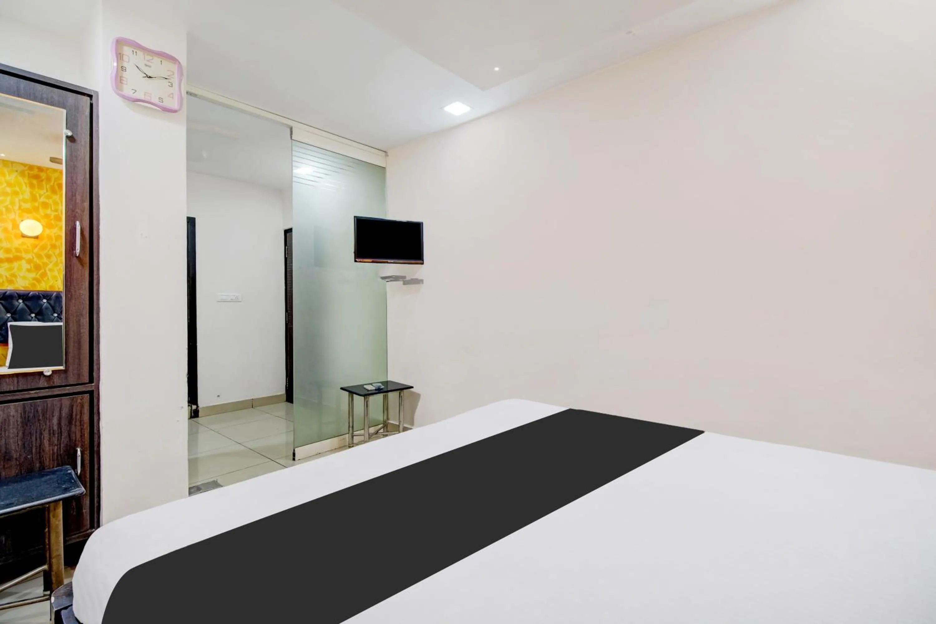 Bedroom, Bed in Hotel O Rajadhani