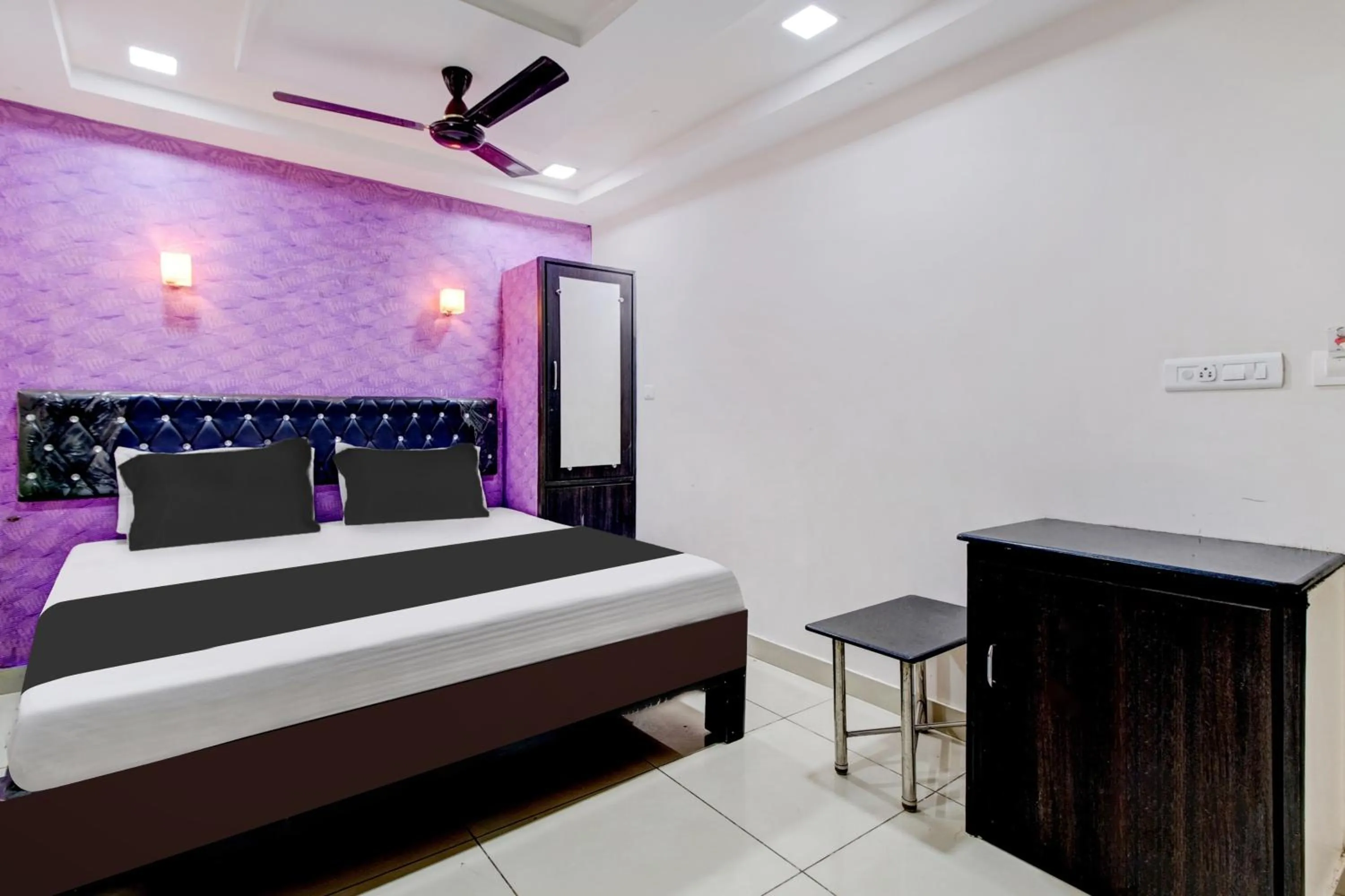 Bedroom, Bed in Hotel O Rajadhani