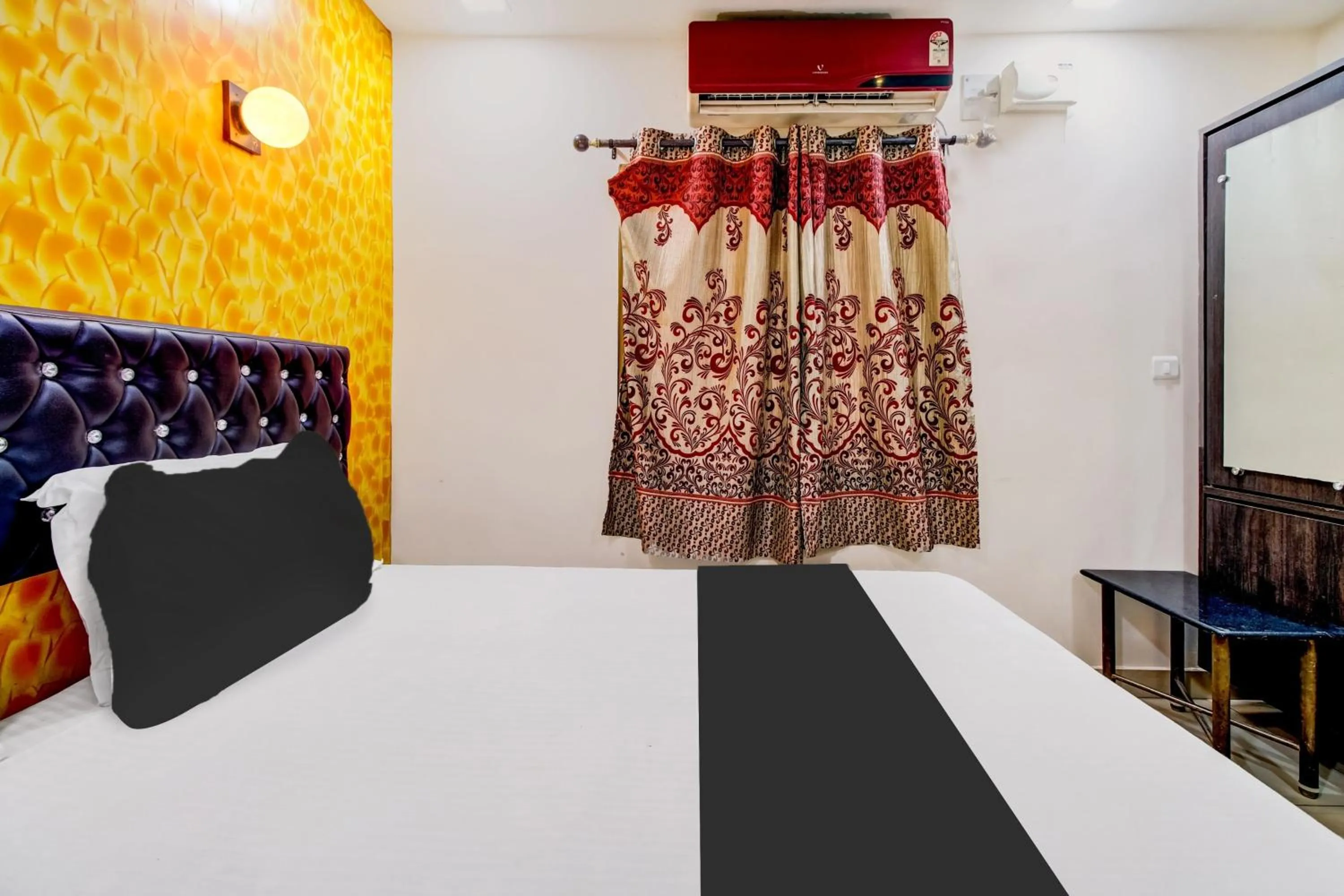 Bedroom, Bed in Hotel O Rajadhani