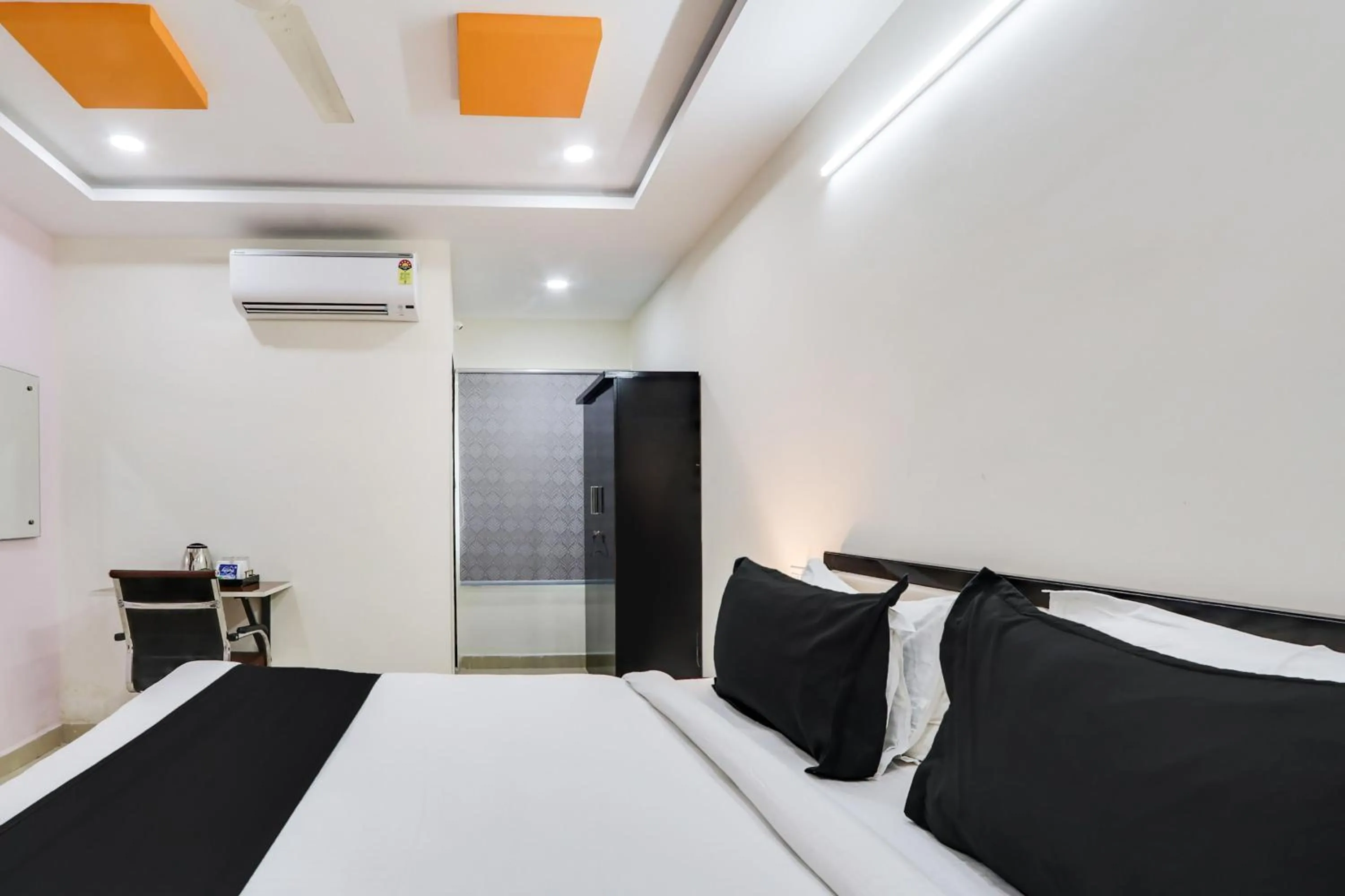 Bedroom, Bed in Super Collection O Bhagyalakshmi Suites