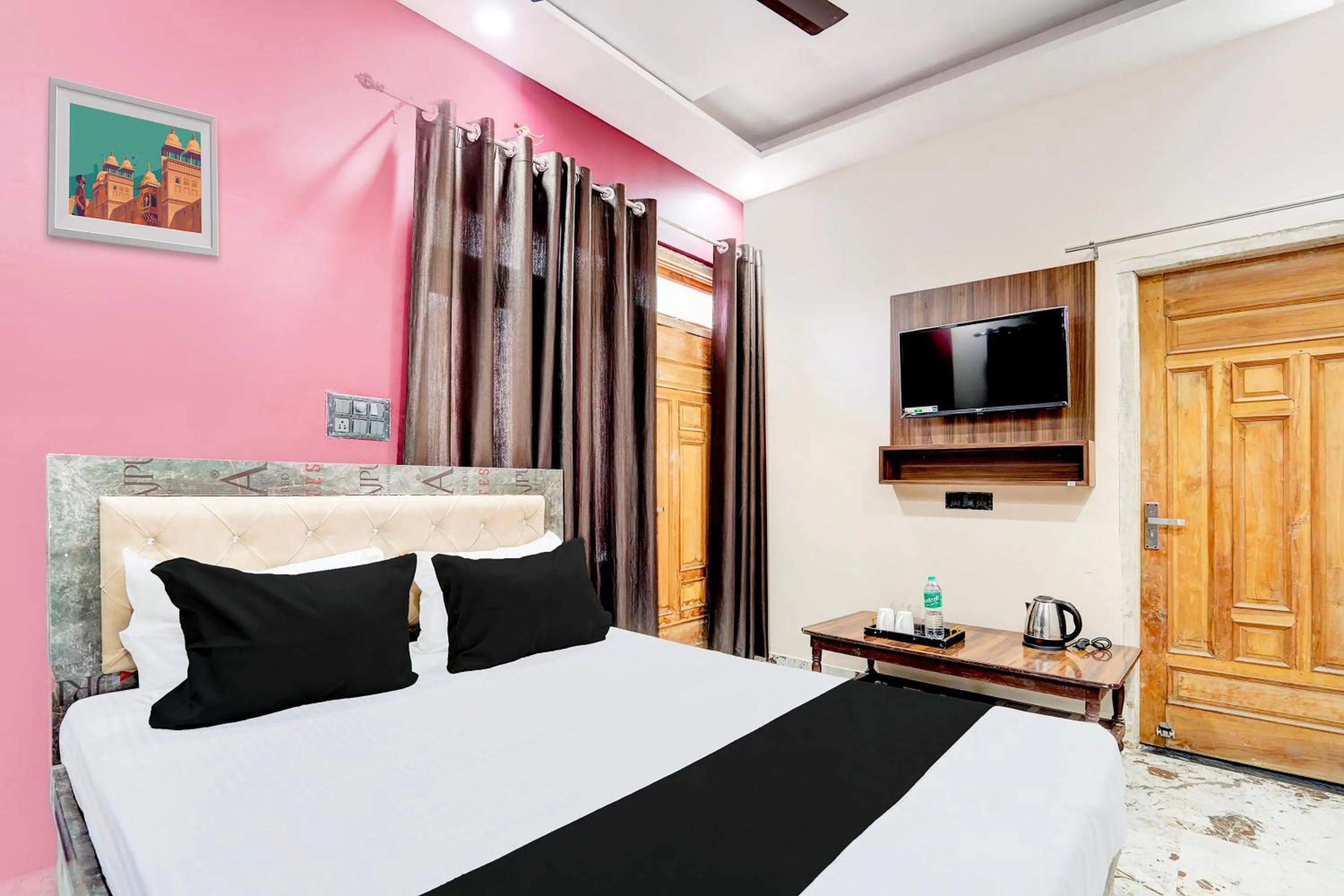 Bedroom, Bed in Hotel O Pramod Garden