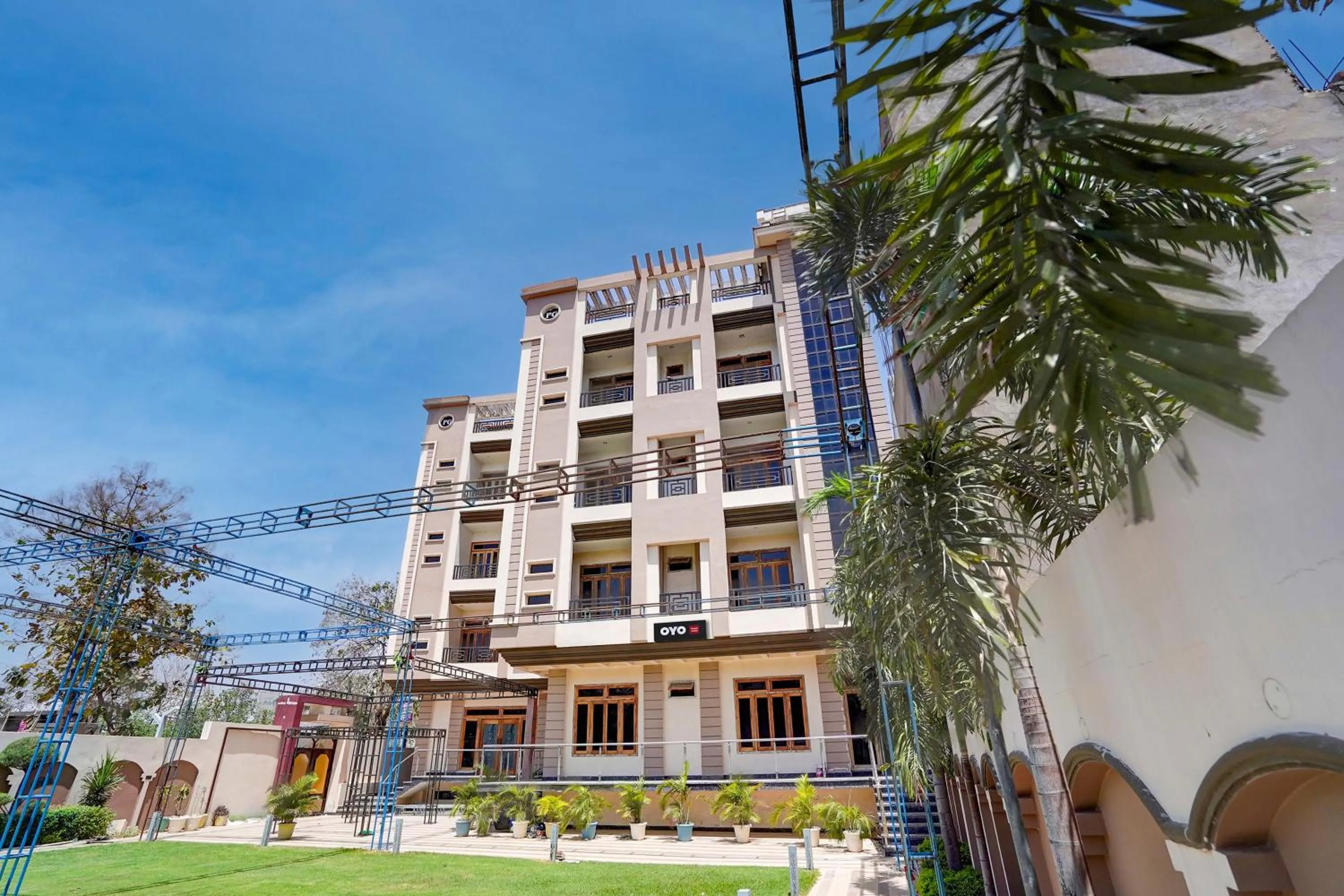 Facade/entrance in Hotel O Pramod Garden