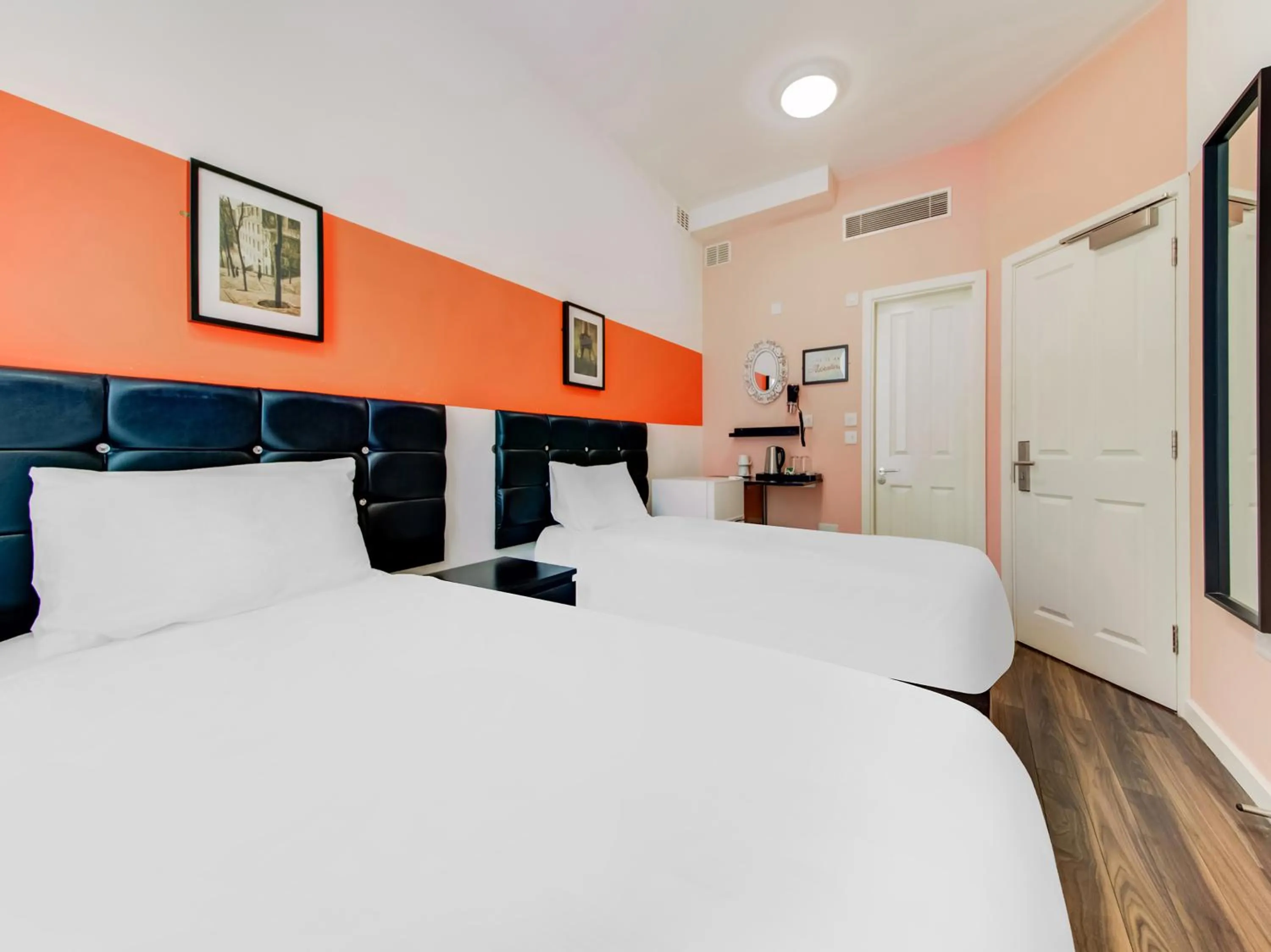 Bedroom in OYO Grantly Hotel