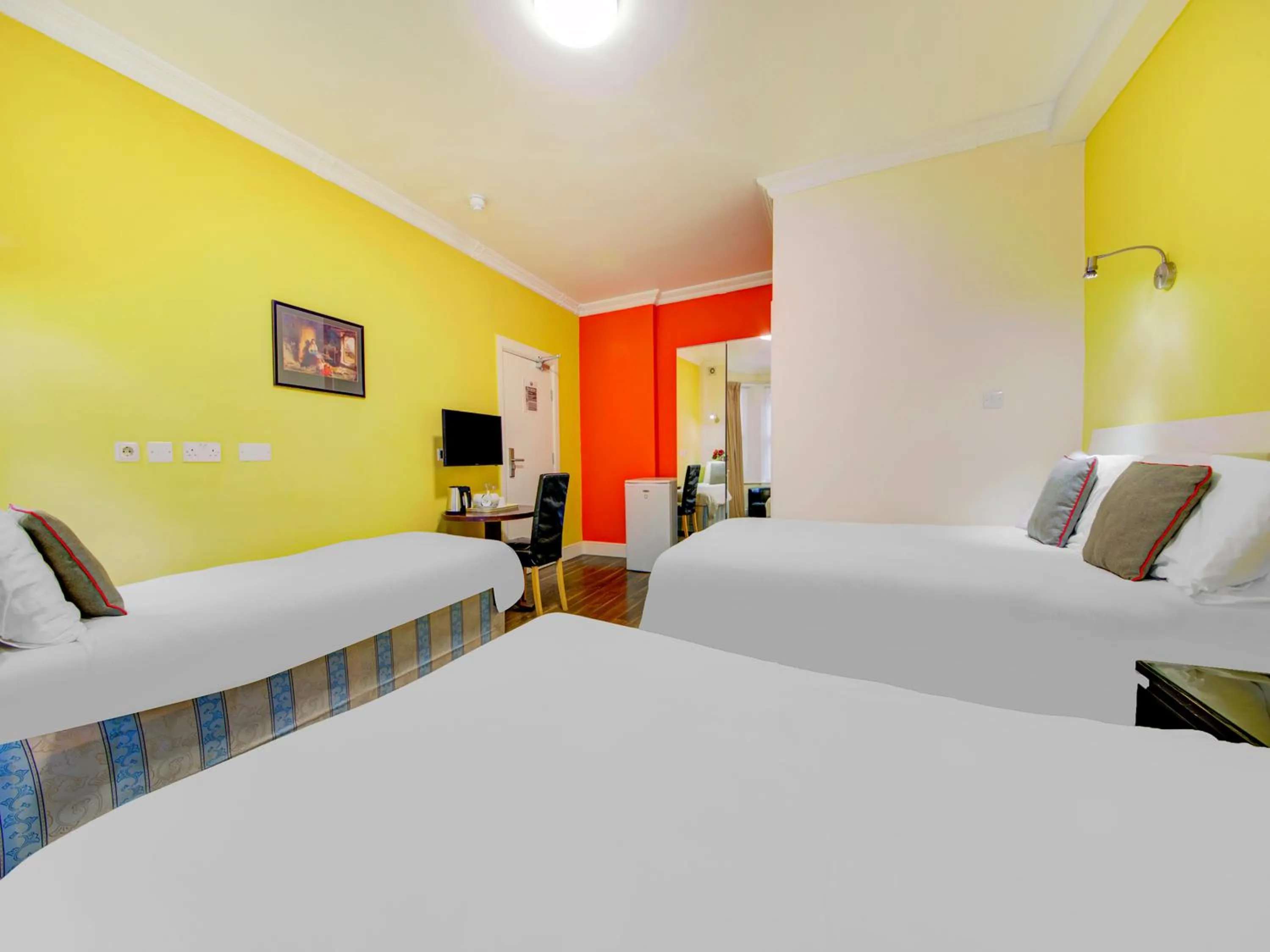 Bedroom in OYO Grantly Hotel