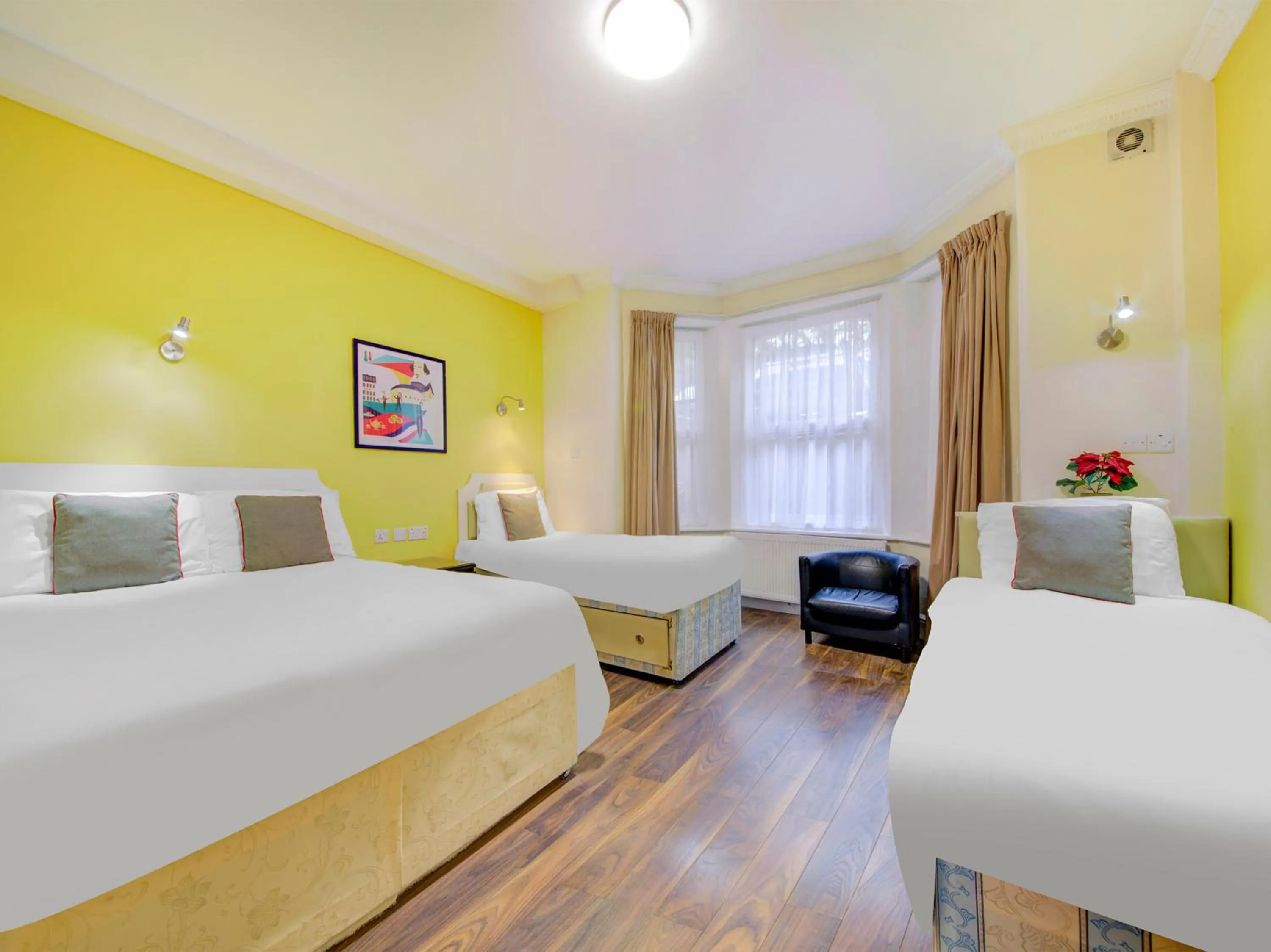 Bedroom in OYO Grantly Hotel